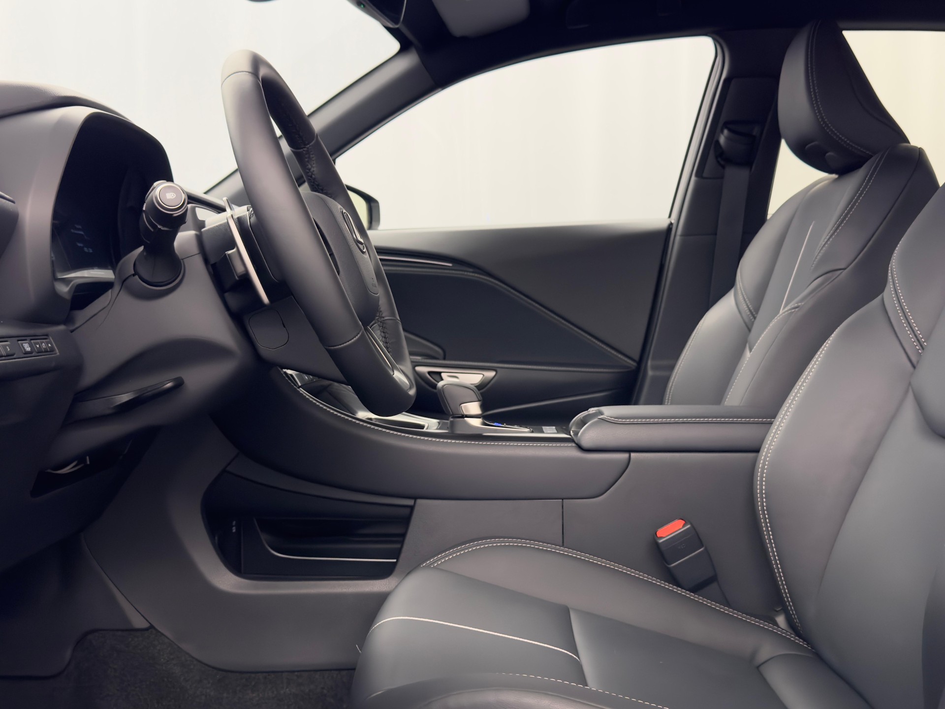LEXUS LBX 1.5 Hybrid Relax AWD-image-17