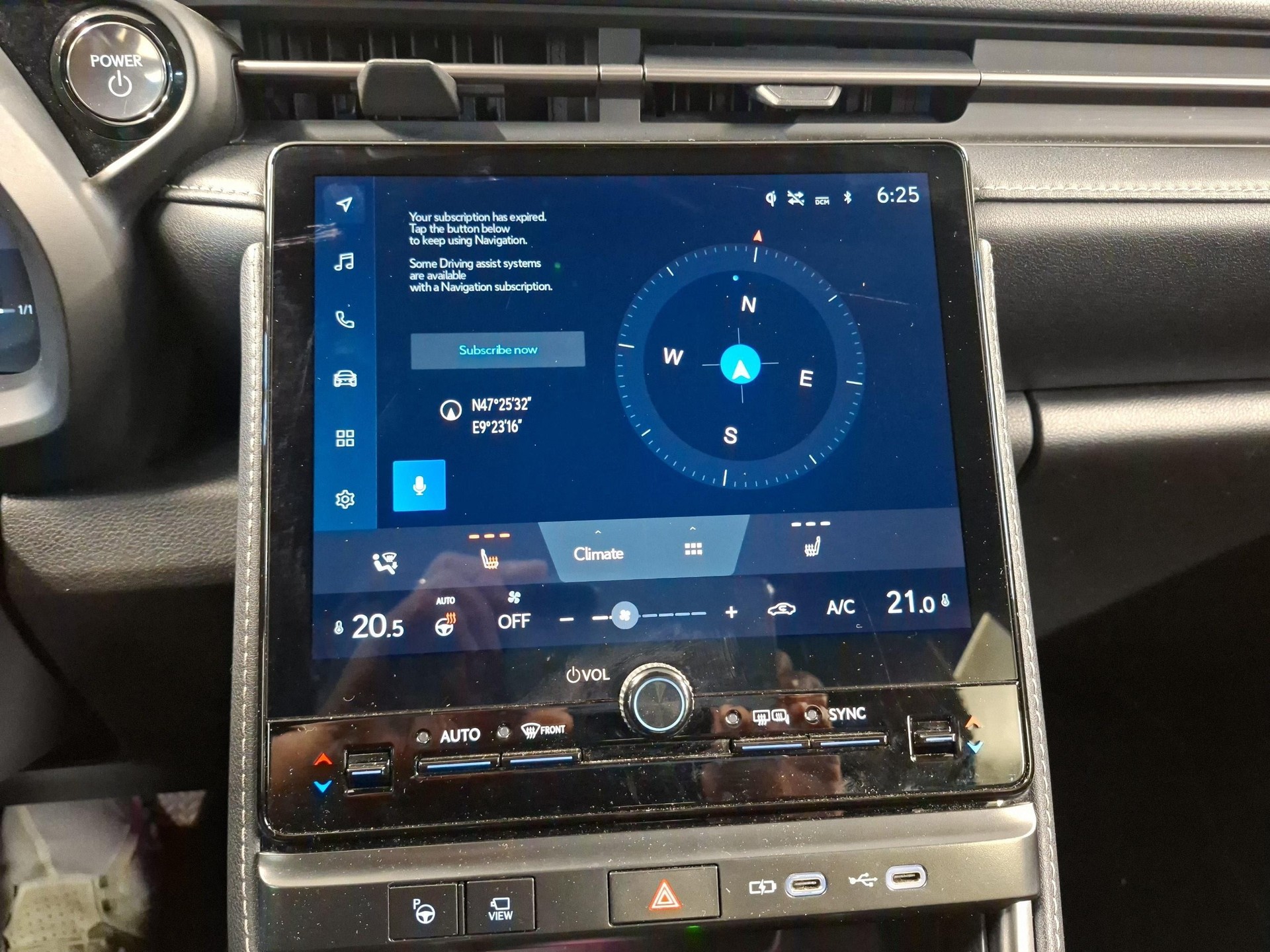 LEXUS LBX 1.5 Hybrid Relax AWD-image-4