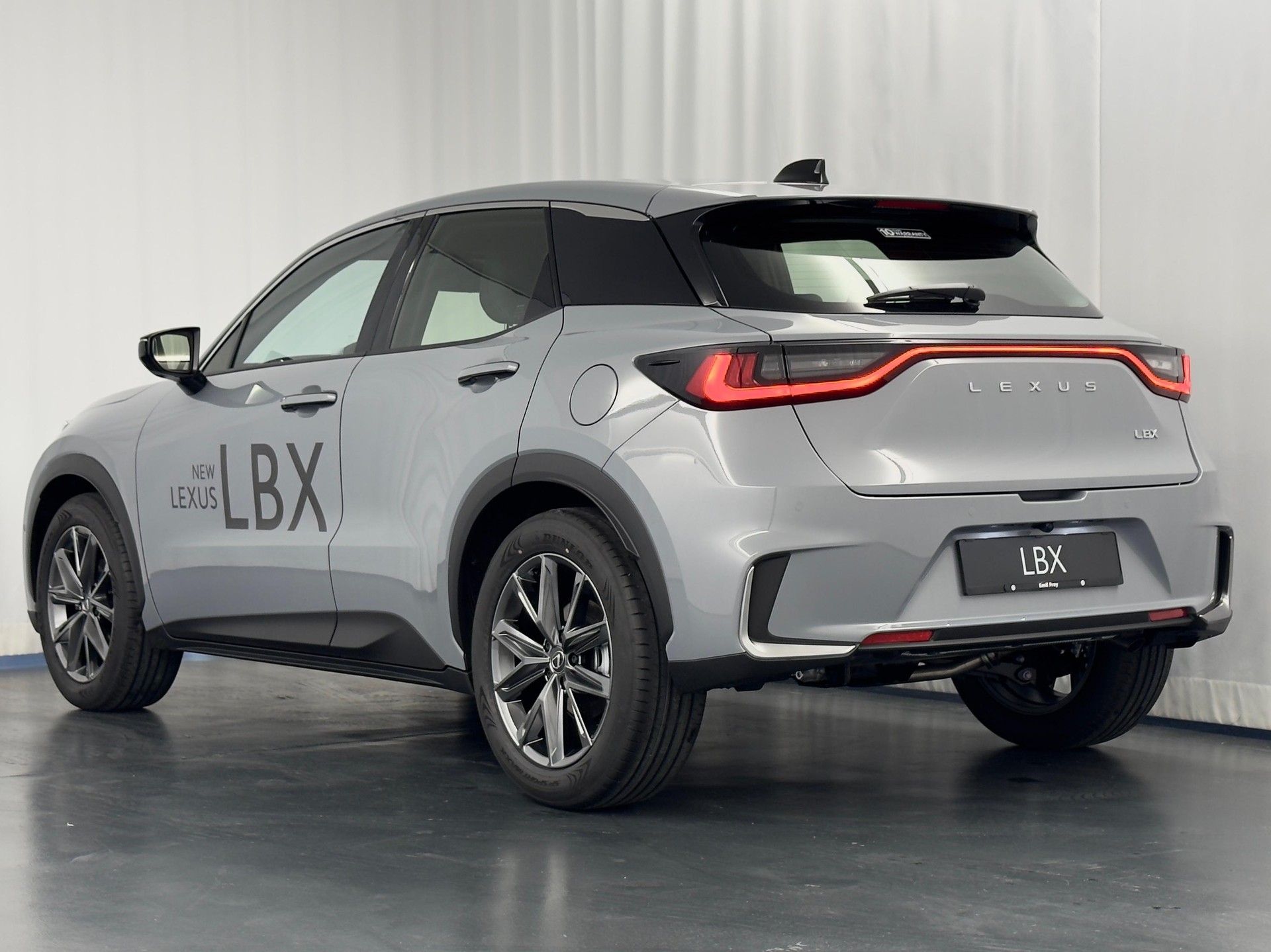 LEXUS LBX 1.5 Hybrid Relax AWD-image-21