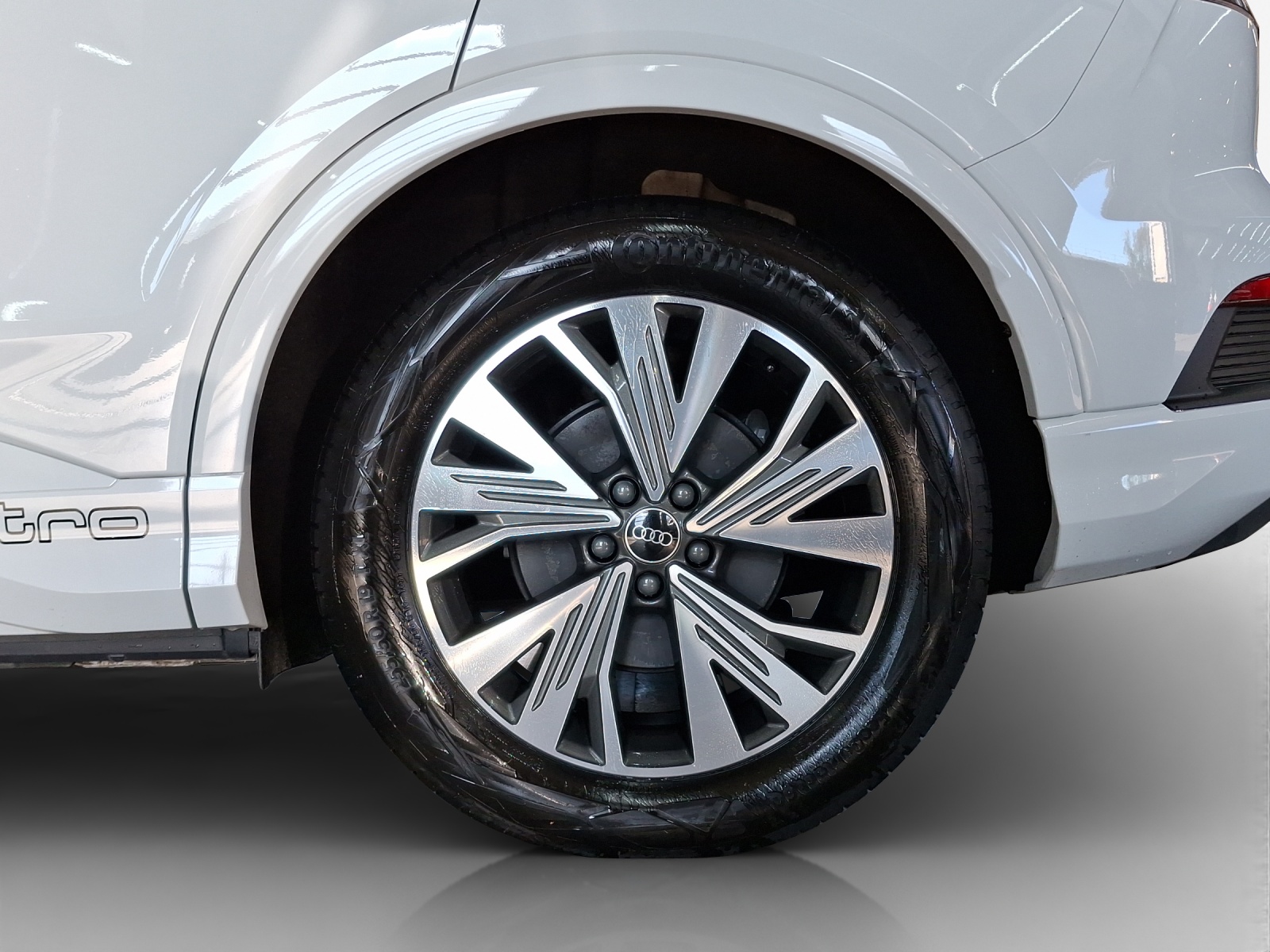AUDI Q4 e-tron 55 quattro-image-13