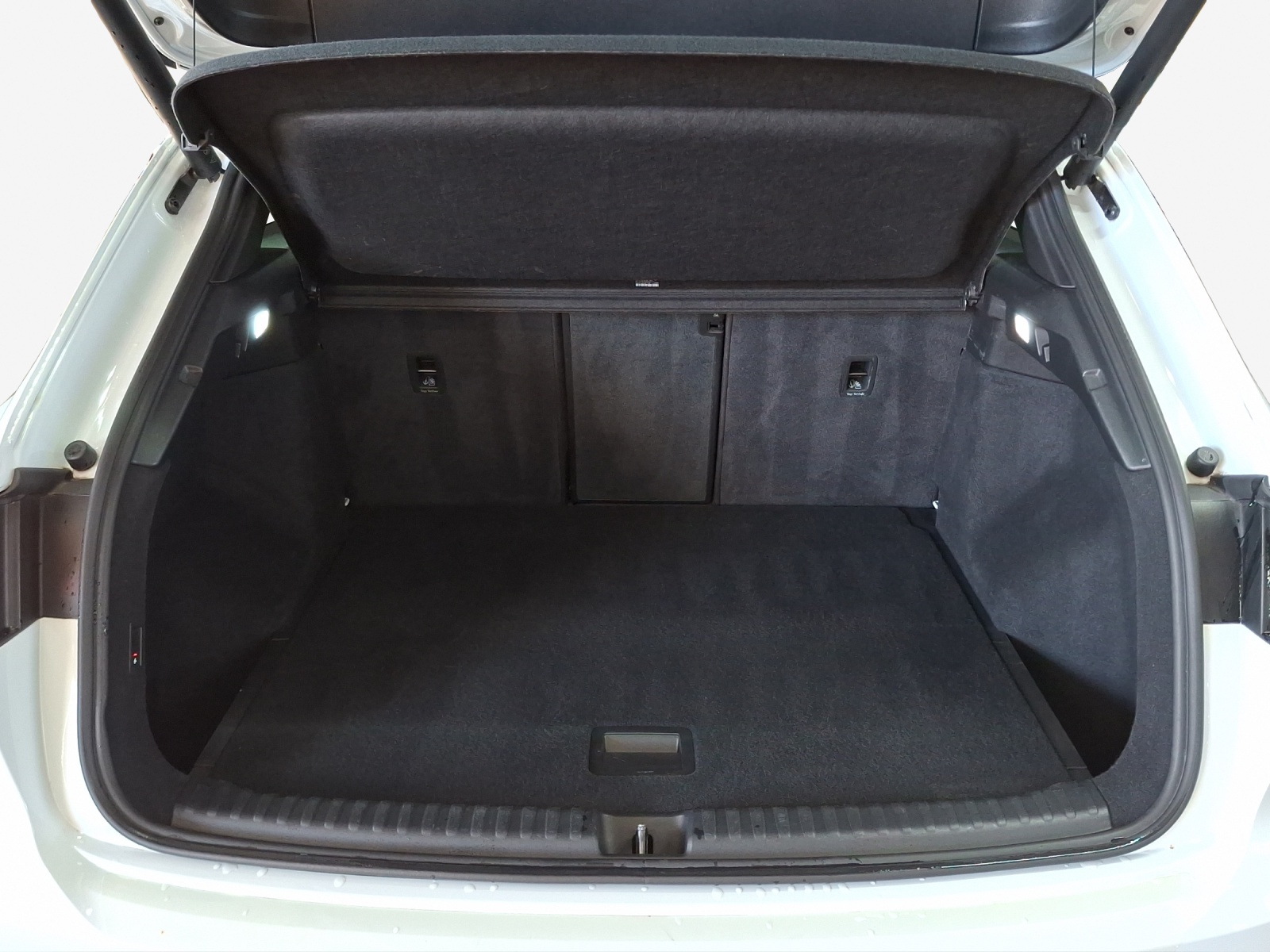 AUDI Q4 e-tron 55 quattro-image-12