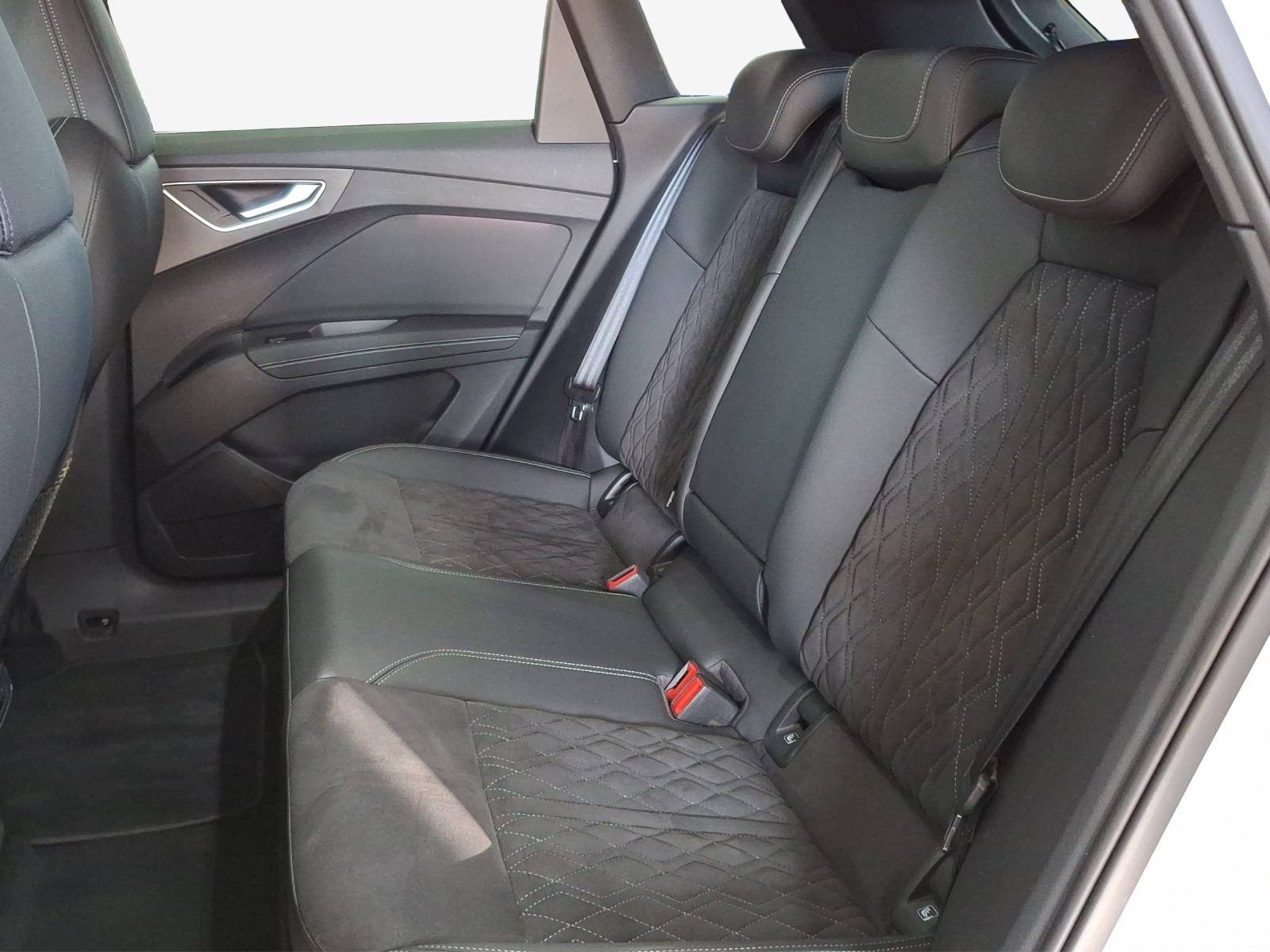 AUDI Q4 e-tron 55 quattro-image-11