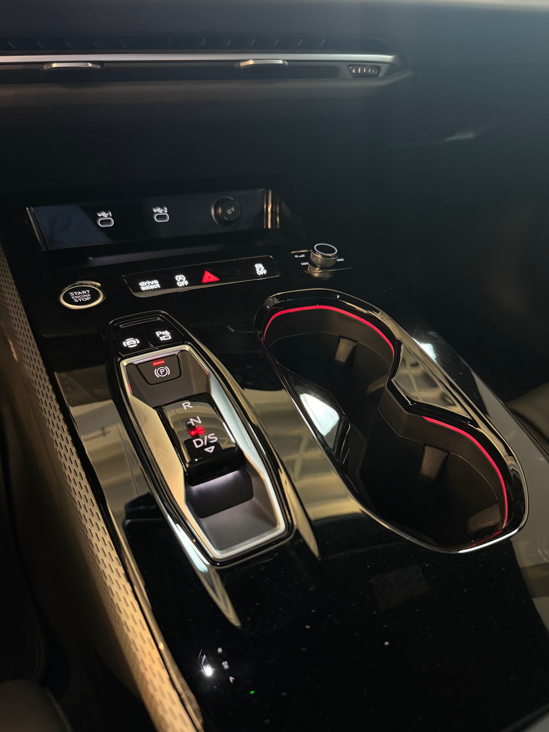 AUDI A5 Avant 2.0 TFSI quattro S-Tronic-image-15