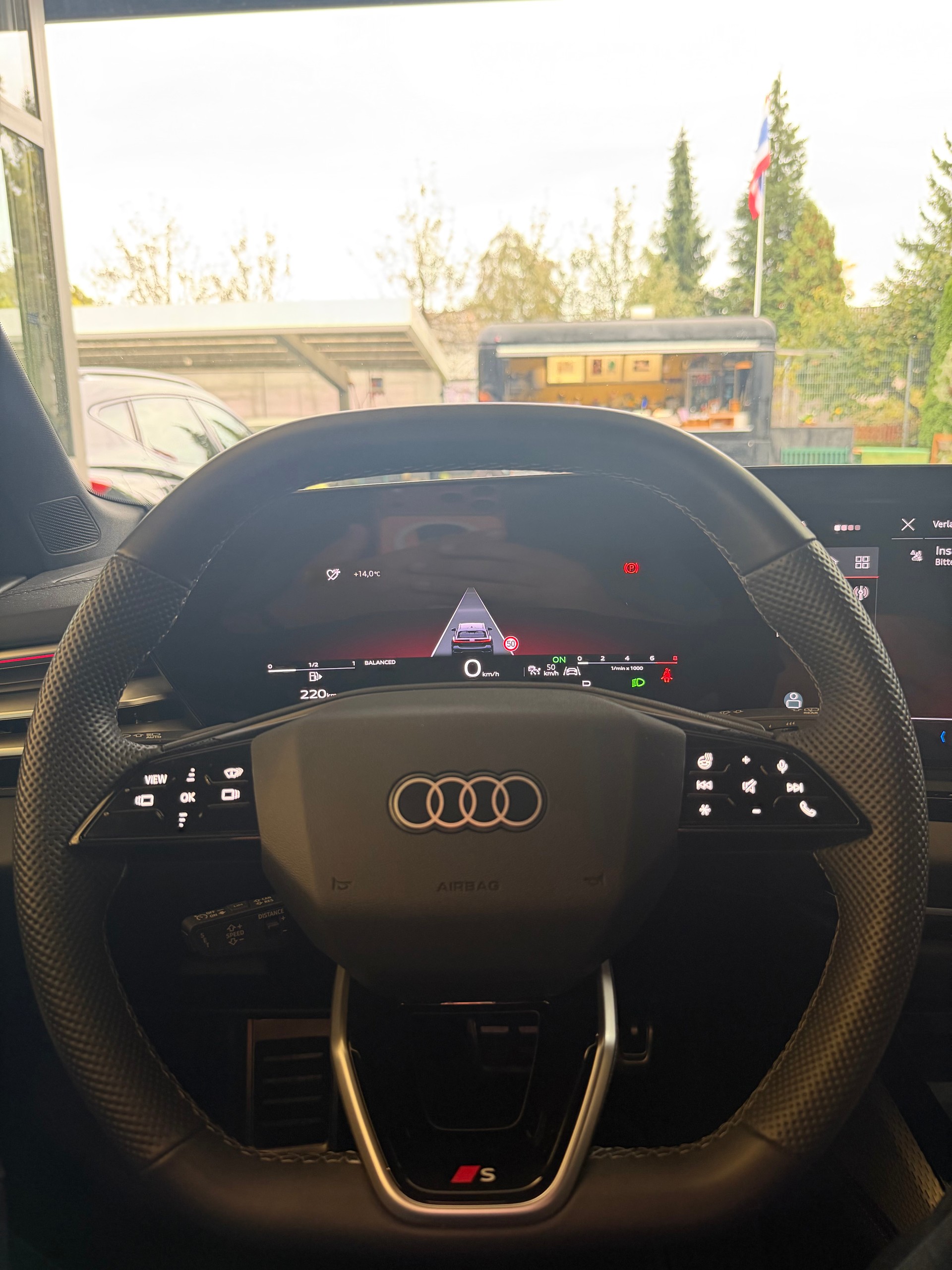 AUDI A5 Avant 2.0 TFSI quattro S-Tronic-image-13