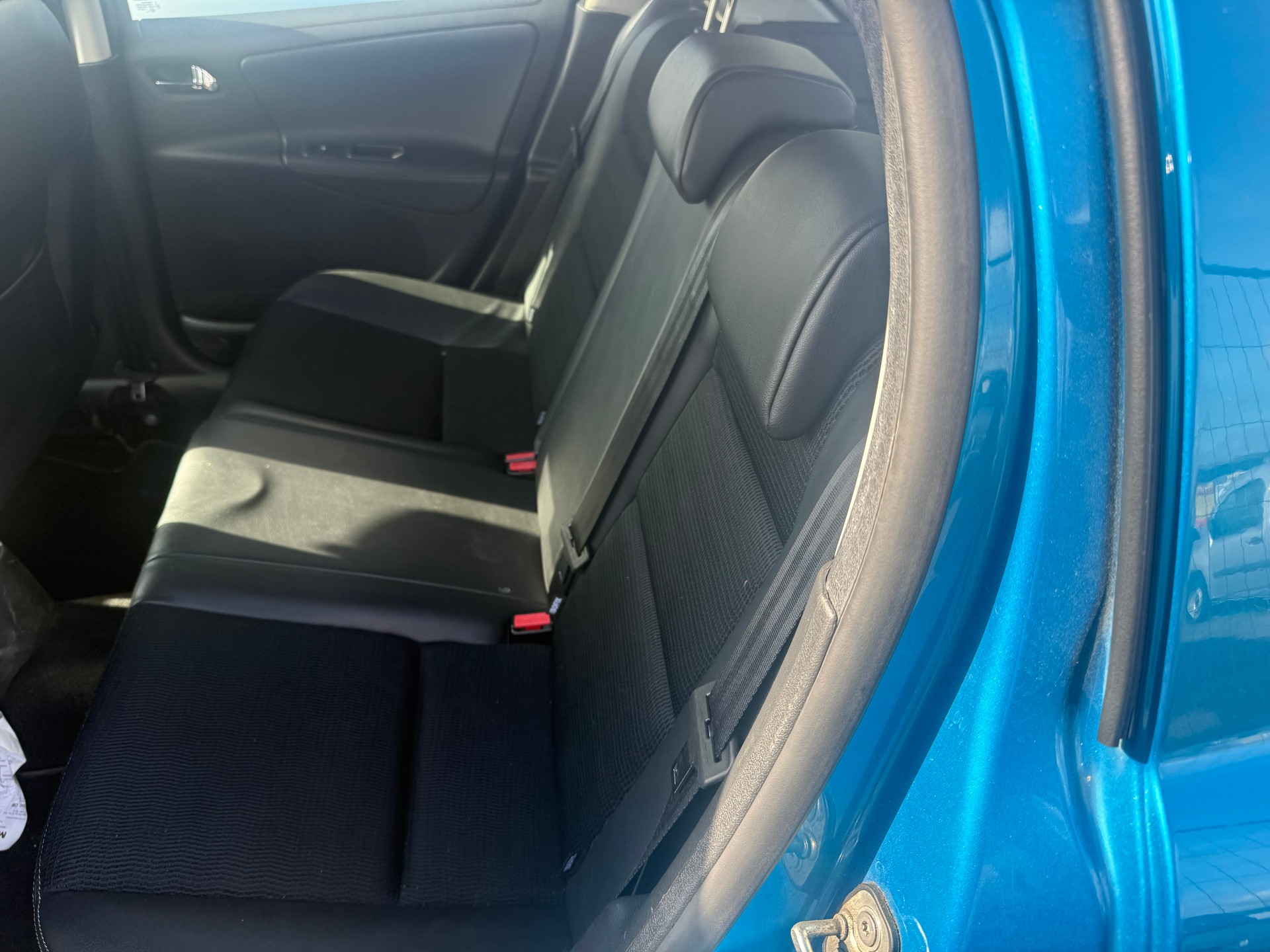 PEUGEOT 207 1.6 16V Lion Edition Automatic-image-5