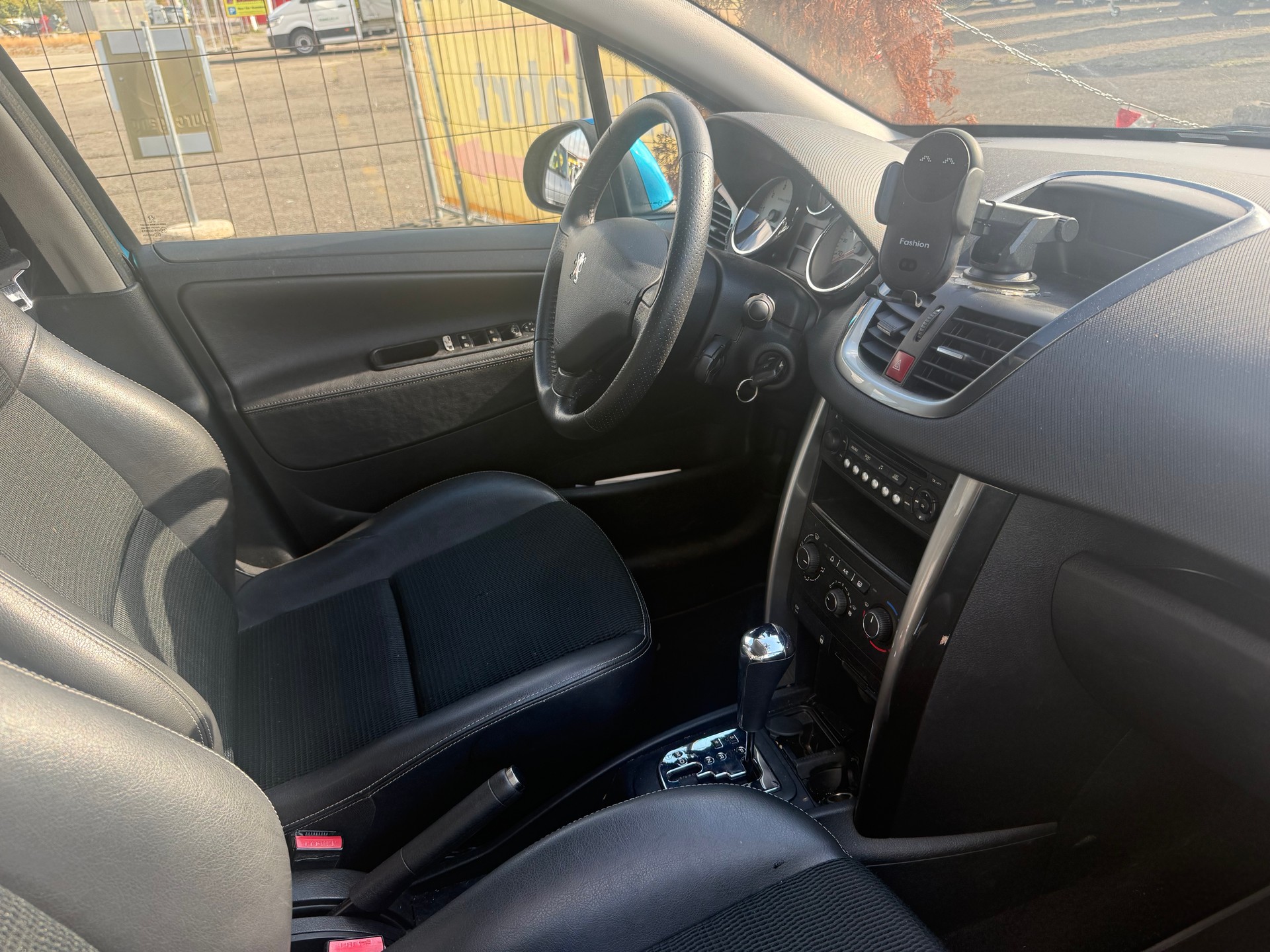 PEUGEOT 207 1.6 16V Lion Edition Automatic-image-4