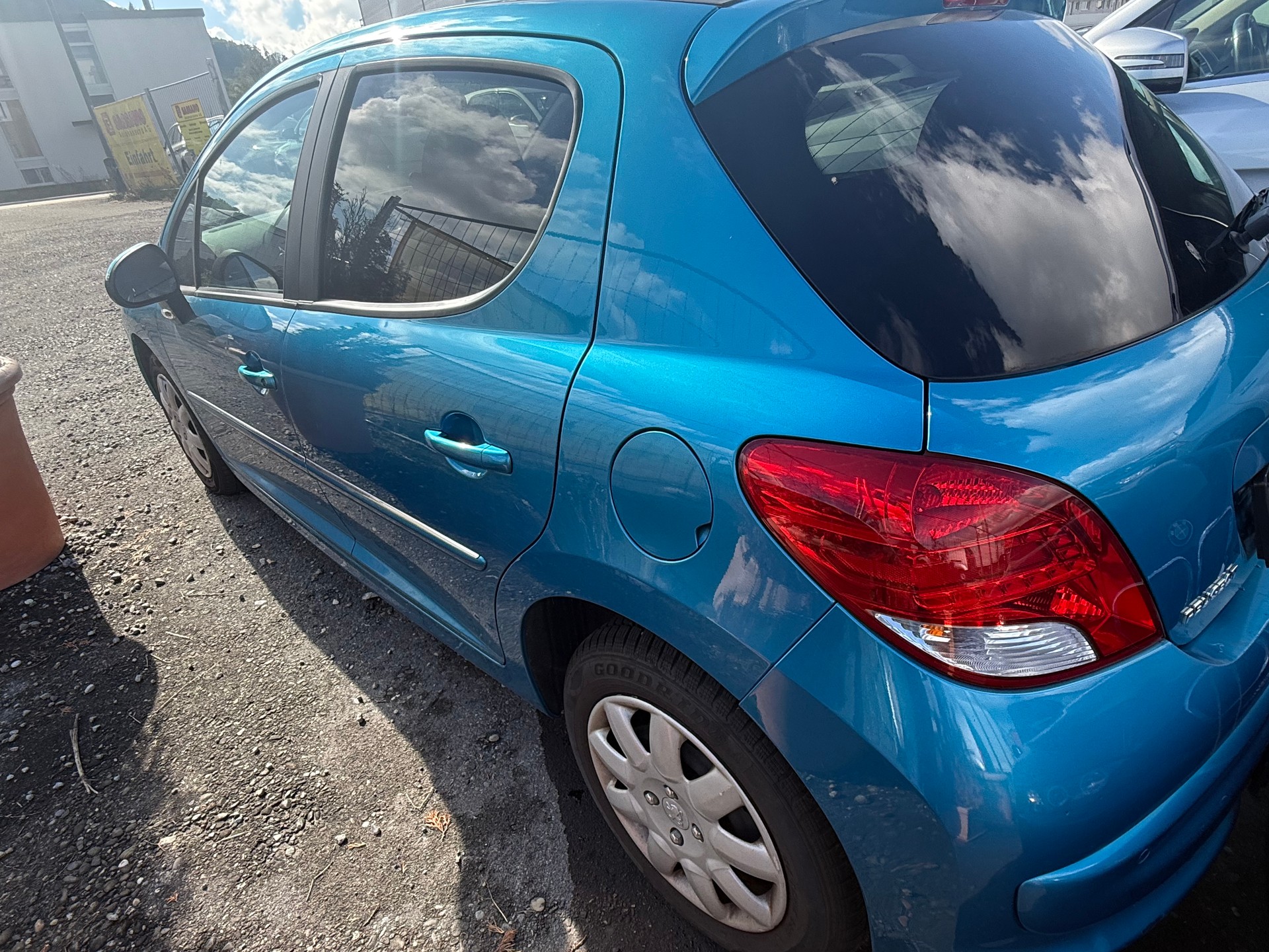 PEUGEOT 207 1.6 16V Lion Edition Automatic-image-3