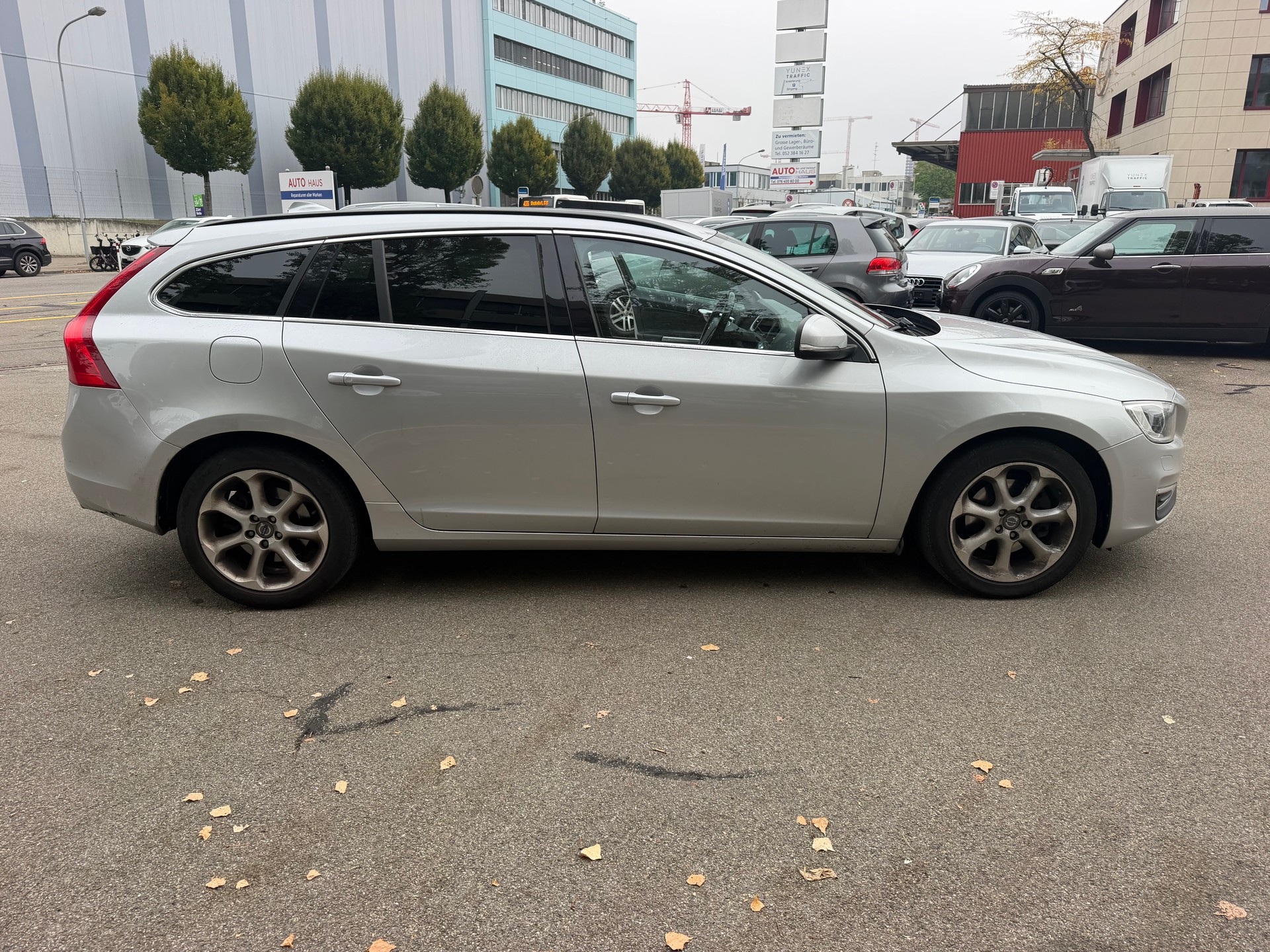 VOLVO V60 D4 Momentum Geartronic-image-4