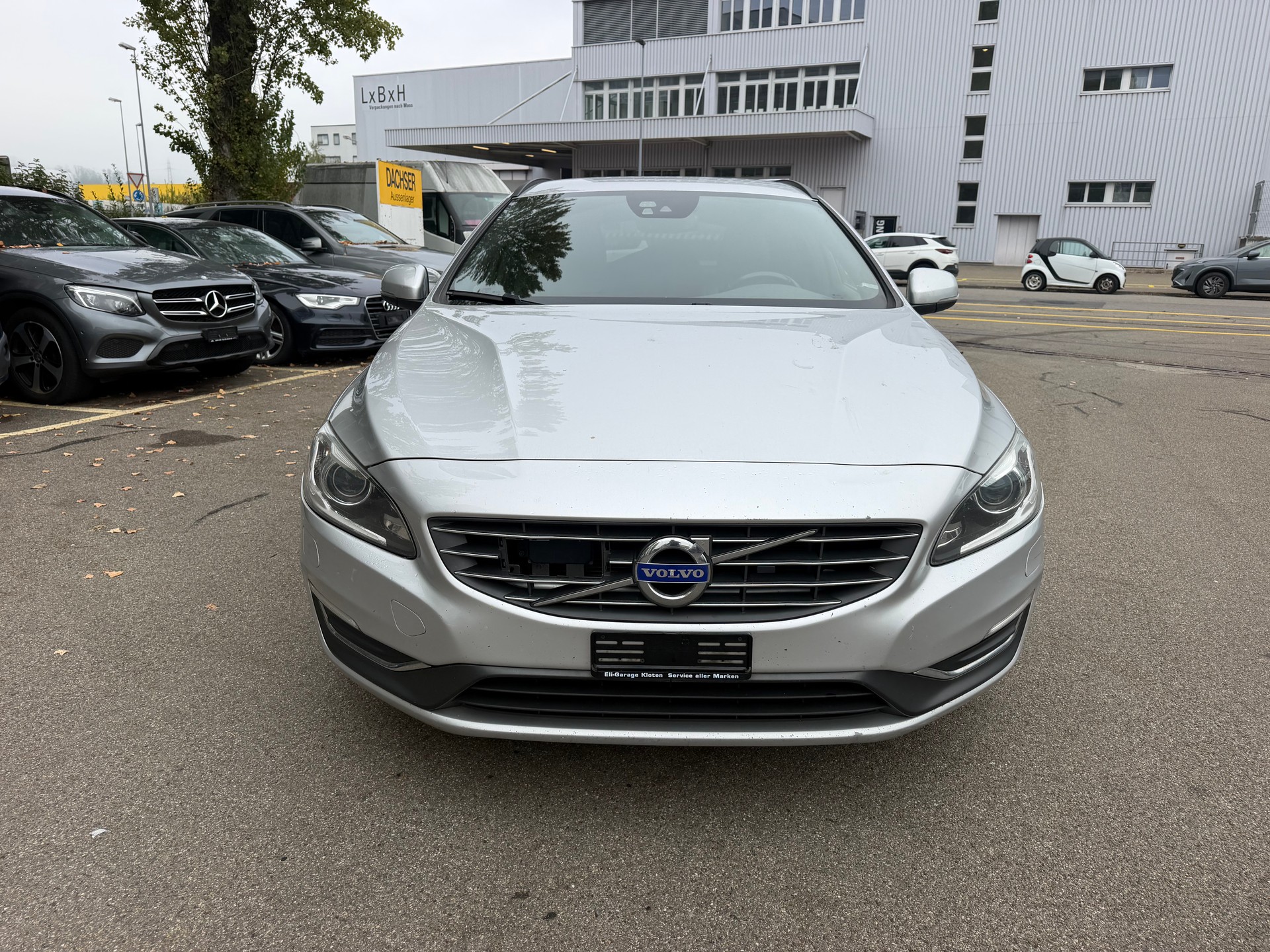 VOLVO V60 D4 Momentum Geartronic-image-1