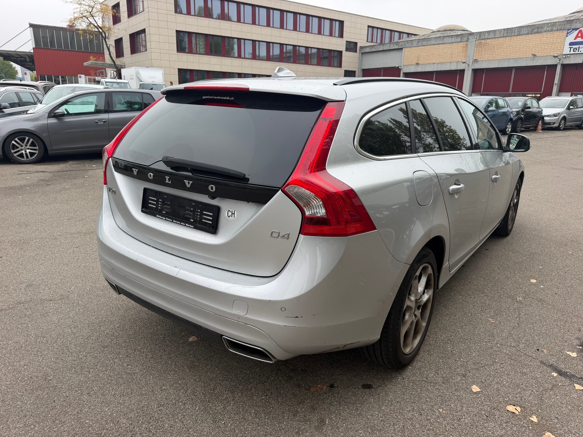 VOLVO V60 D4 Momentum Geartronic-image-7