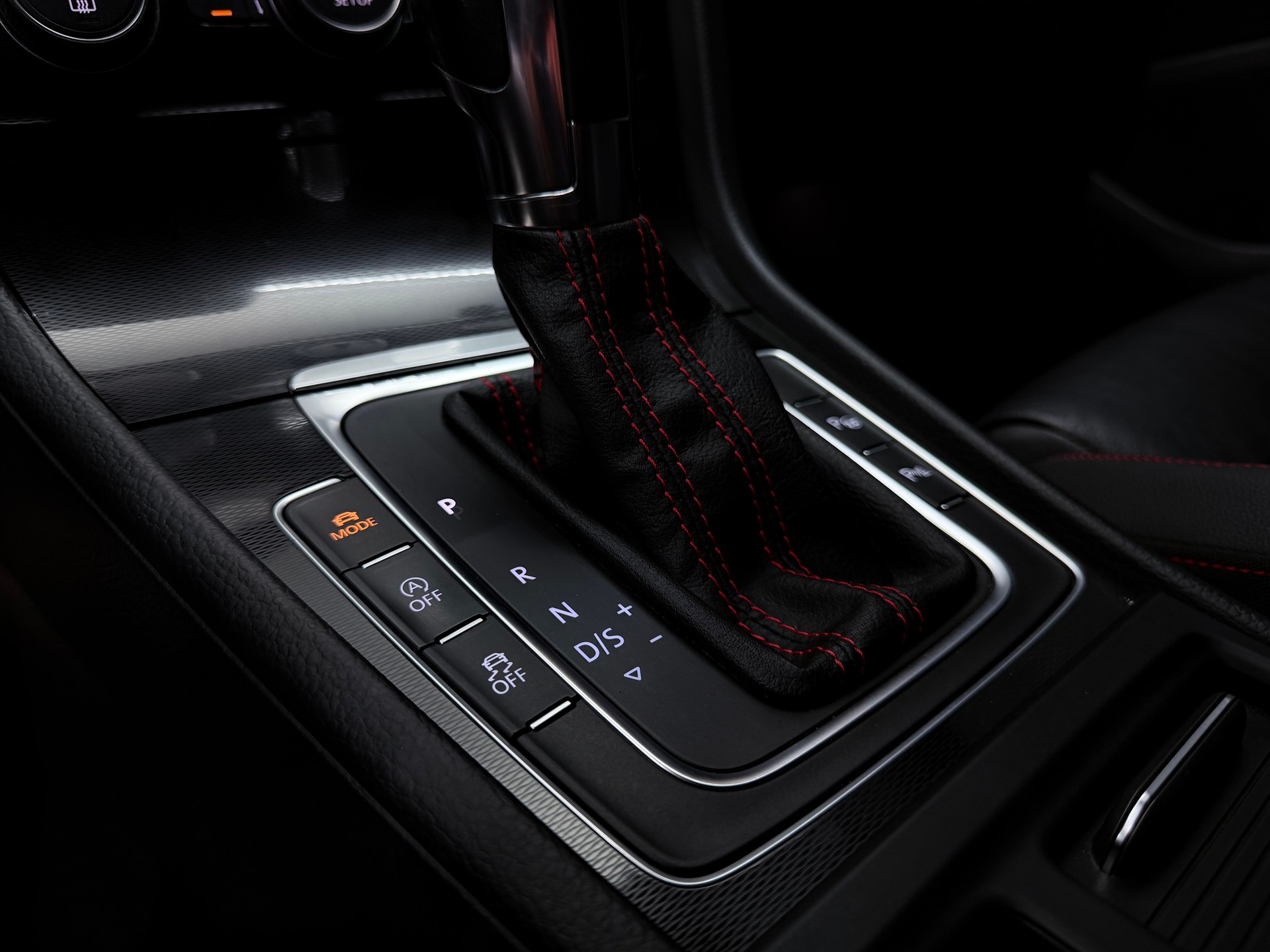 VW Golf 2.0 TSI GTI Performance DSG-image-11