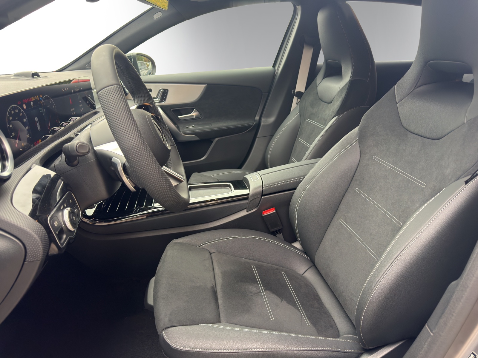Image MERCEDES-BENZ A-200 A 200 Night Star 7G-DCT