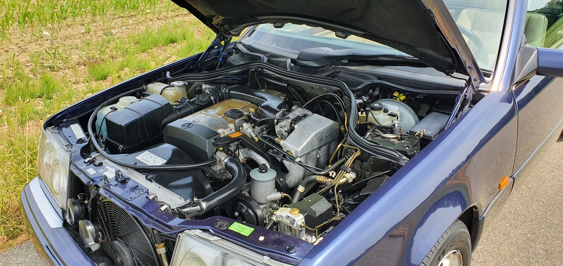 MERCEDES-BENZ E 220 Cabrio-image-12