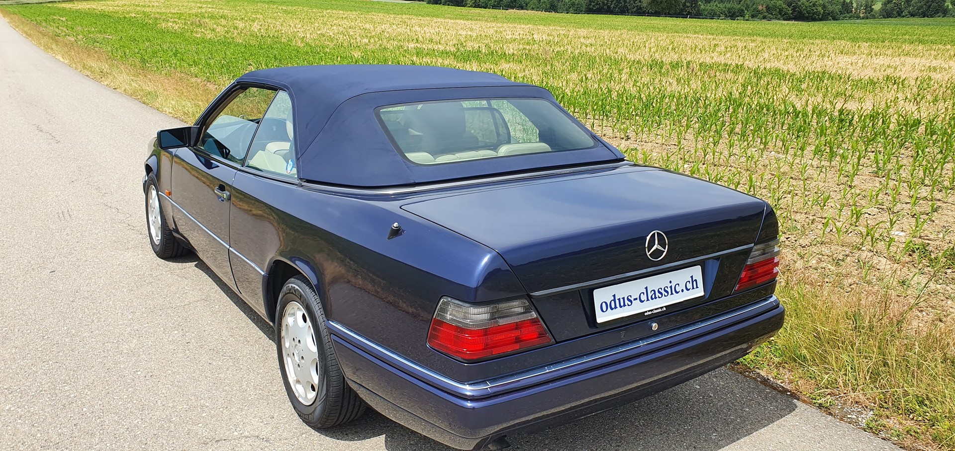 MERCEDES-BENZ E 220 Cabrio-image-3