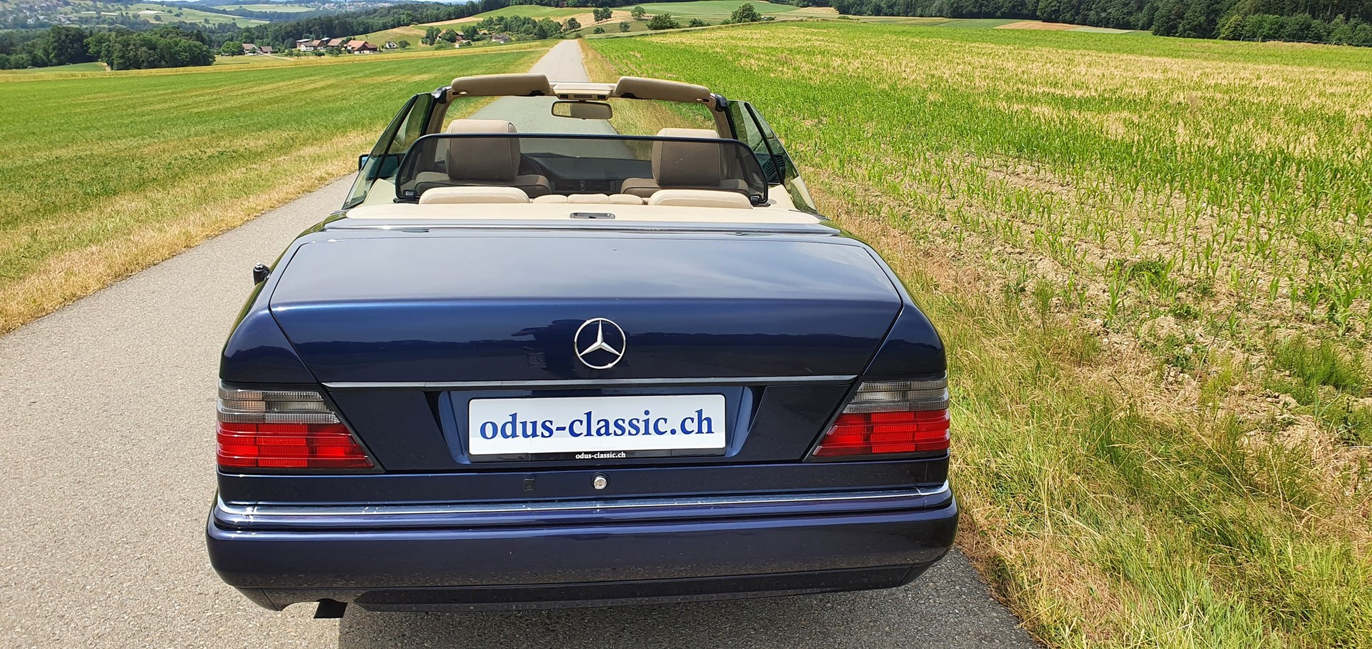 MERCEDES-BENZ E 220 Cabrio-image-4