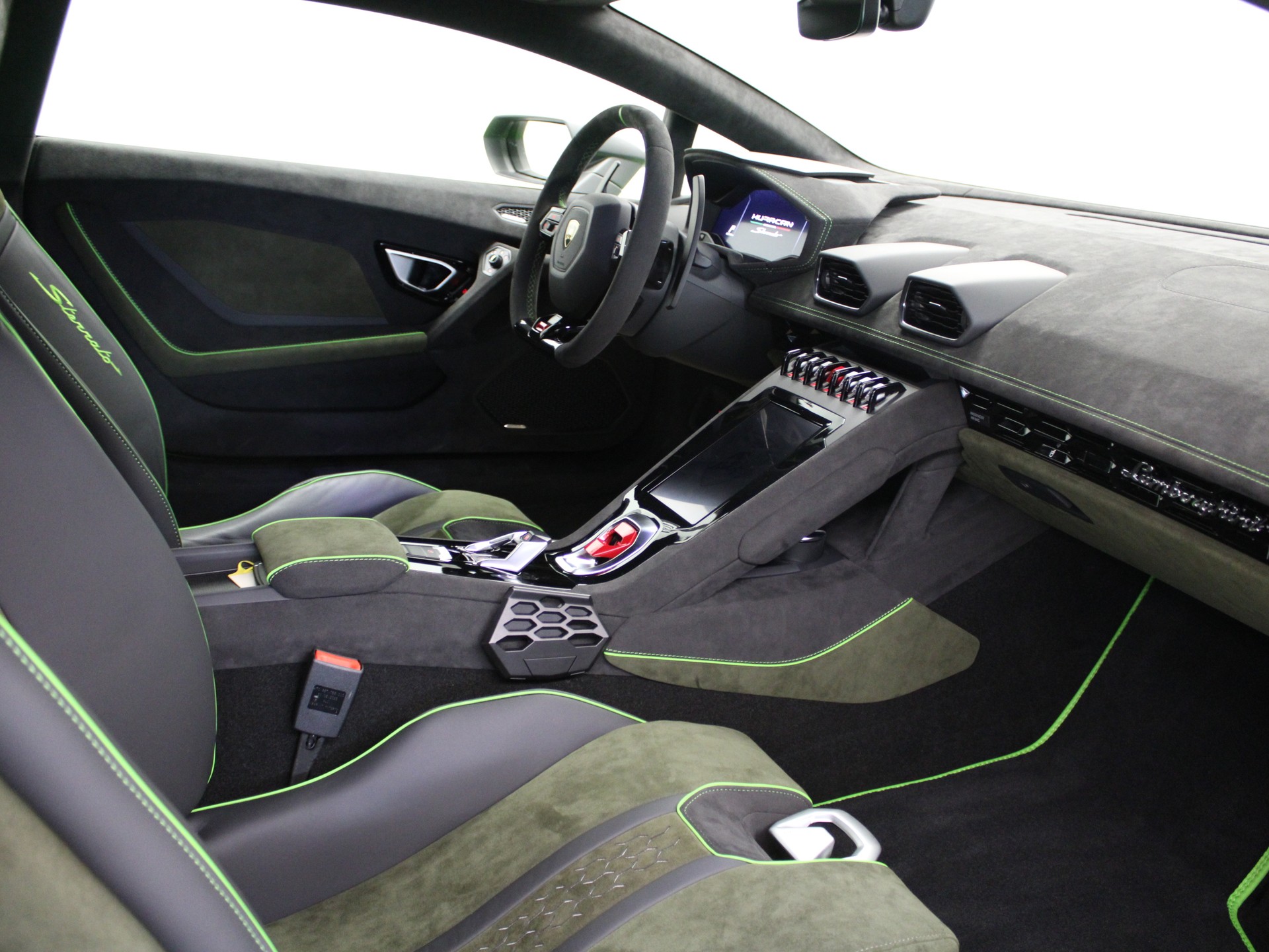 LAMBORGHINI Huracan Sterrato-image-5