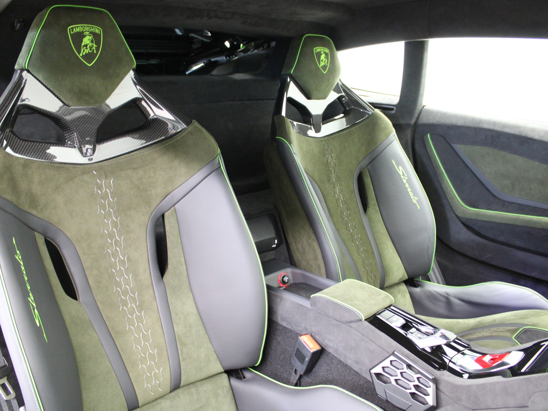 LAMBORGHINI Huracan Sterrato-image-7
