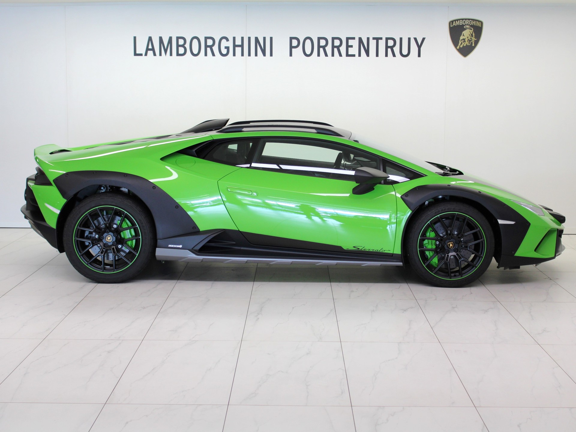 LAMBORGHINI Huracan Sterrato-image-1