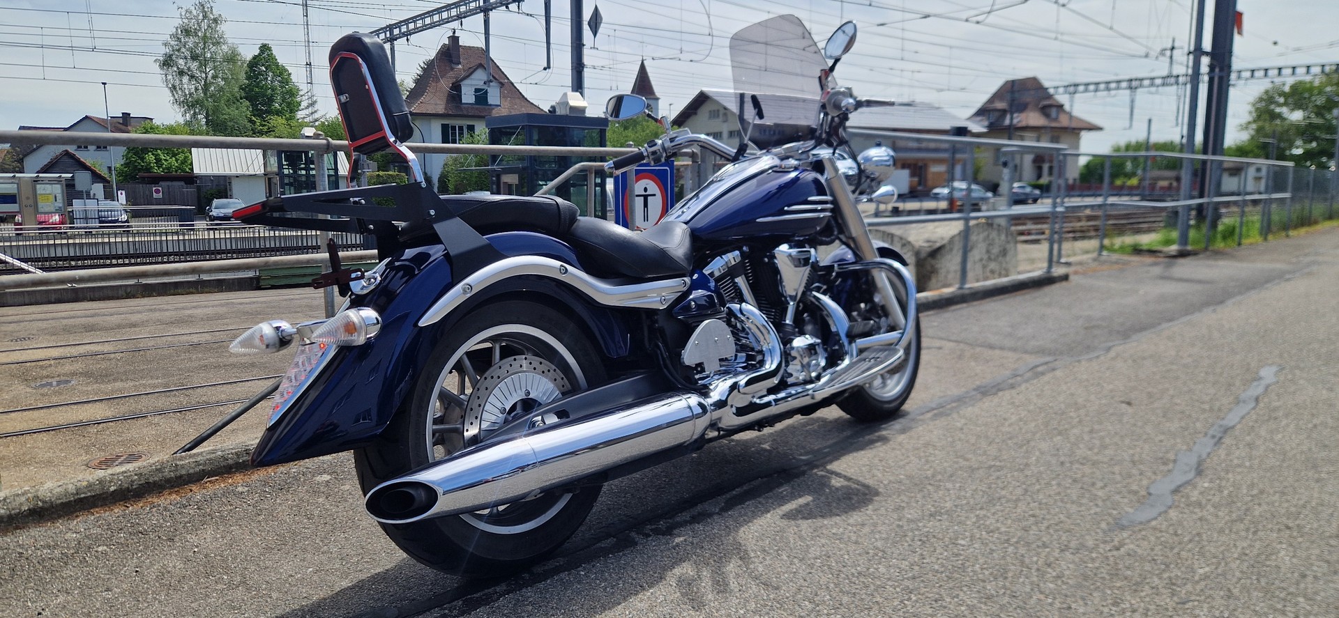 YAMAHA XV 1900 Midnight Star-showroom-element-2