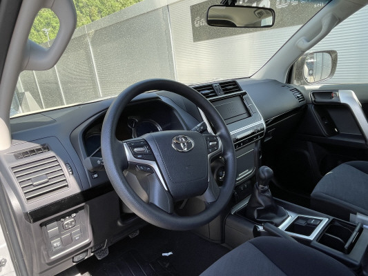 TOYOTA LandCruiser 2.8TD Active-image-6