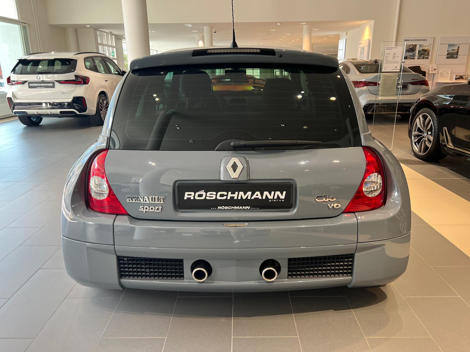 RENAULT Clio 3.0 Sport V6-showroom-element-3