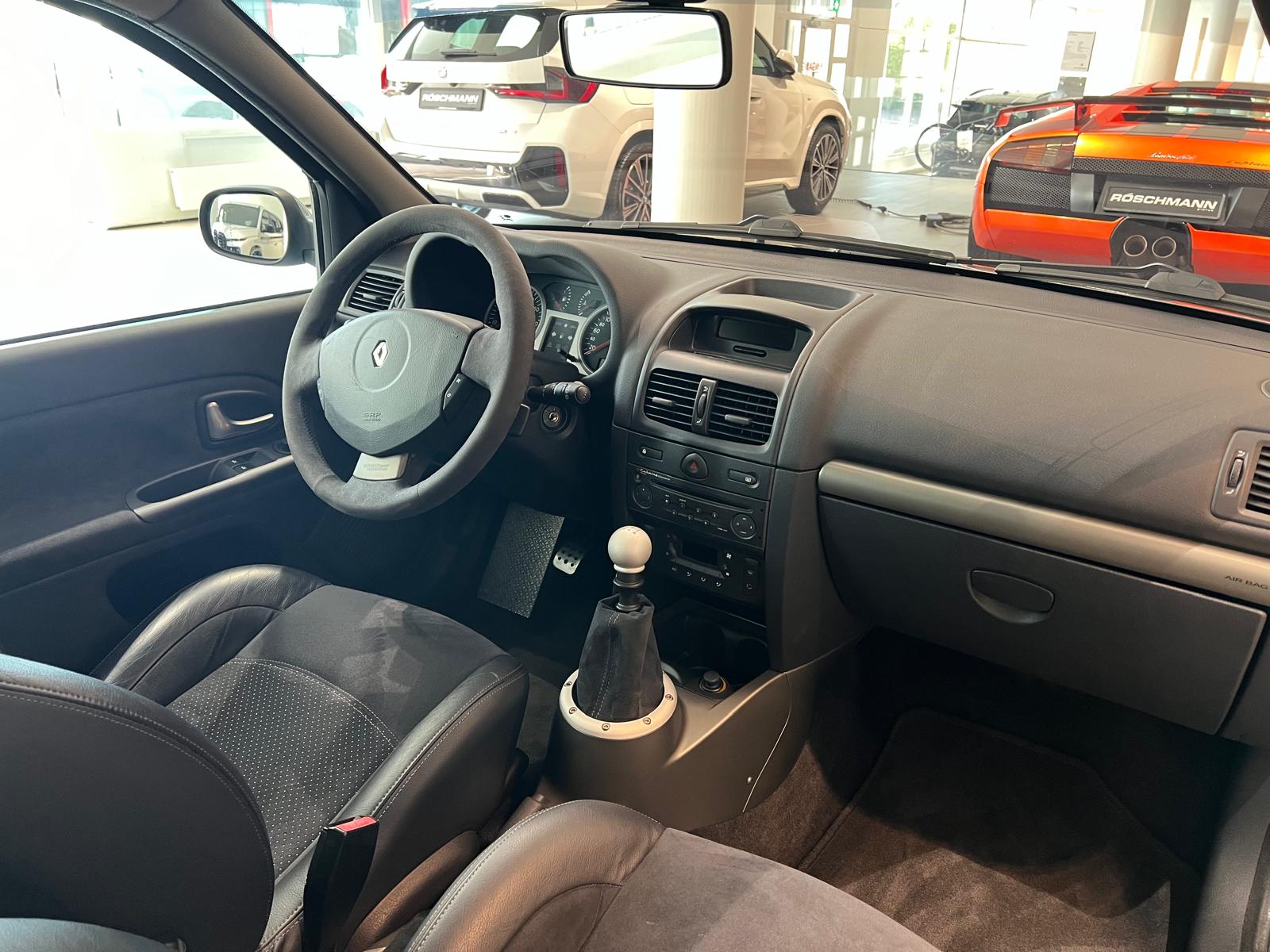 RENAULT Clio 3.0 Sport V6-image-6