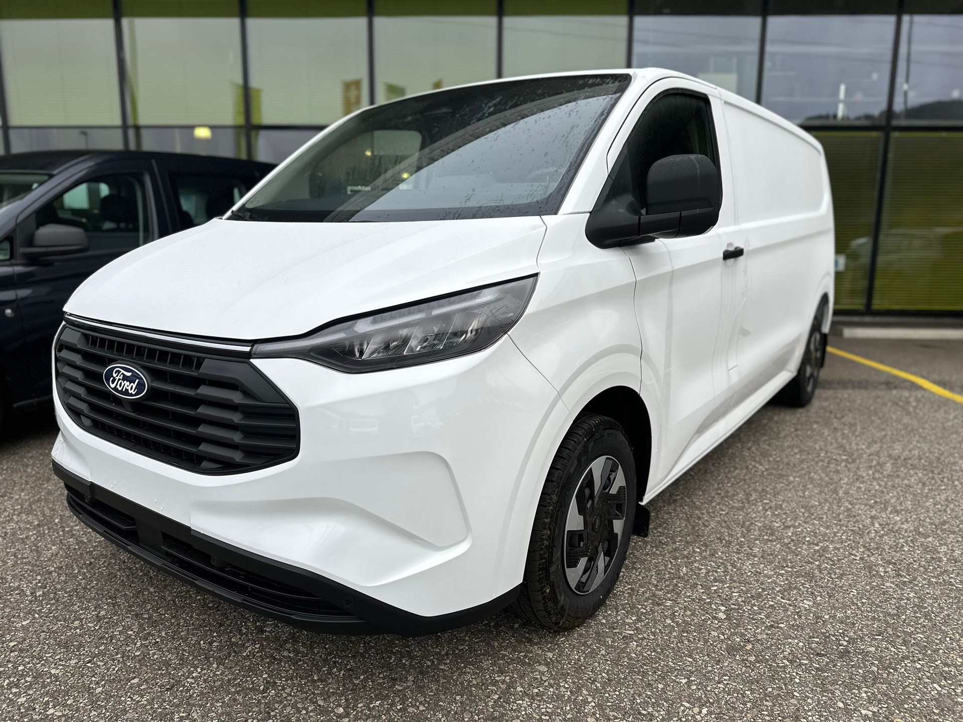FORD Transit Custom Van PHEV 320 L2H1 Trend Automat-image-0