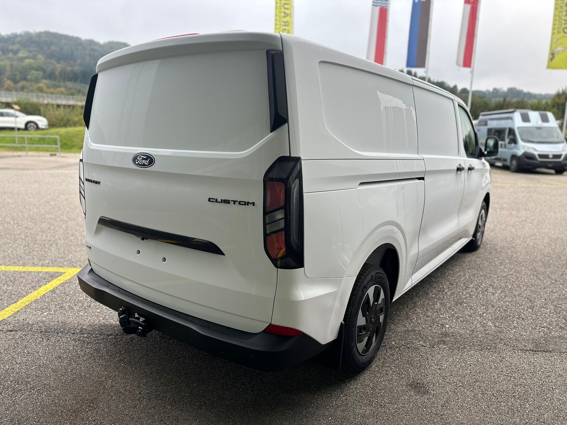 FORD Transit Custom Van PHEV 320 L2H1 Trend Automat-image-6