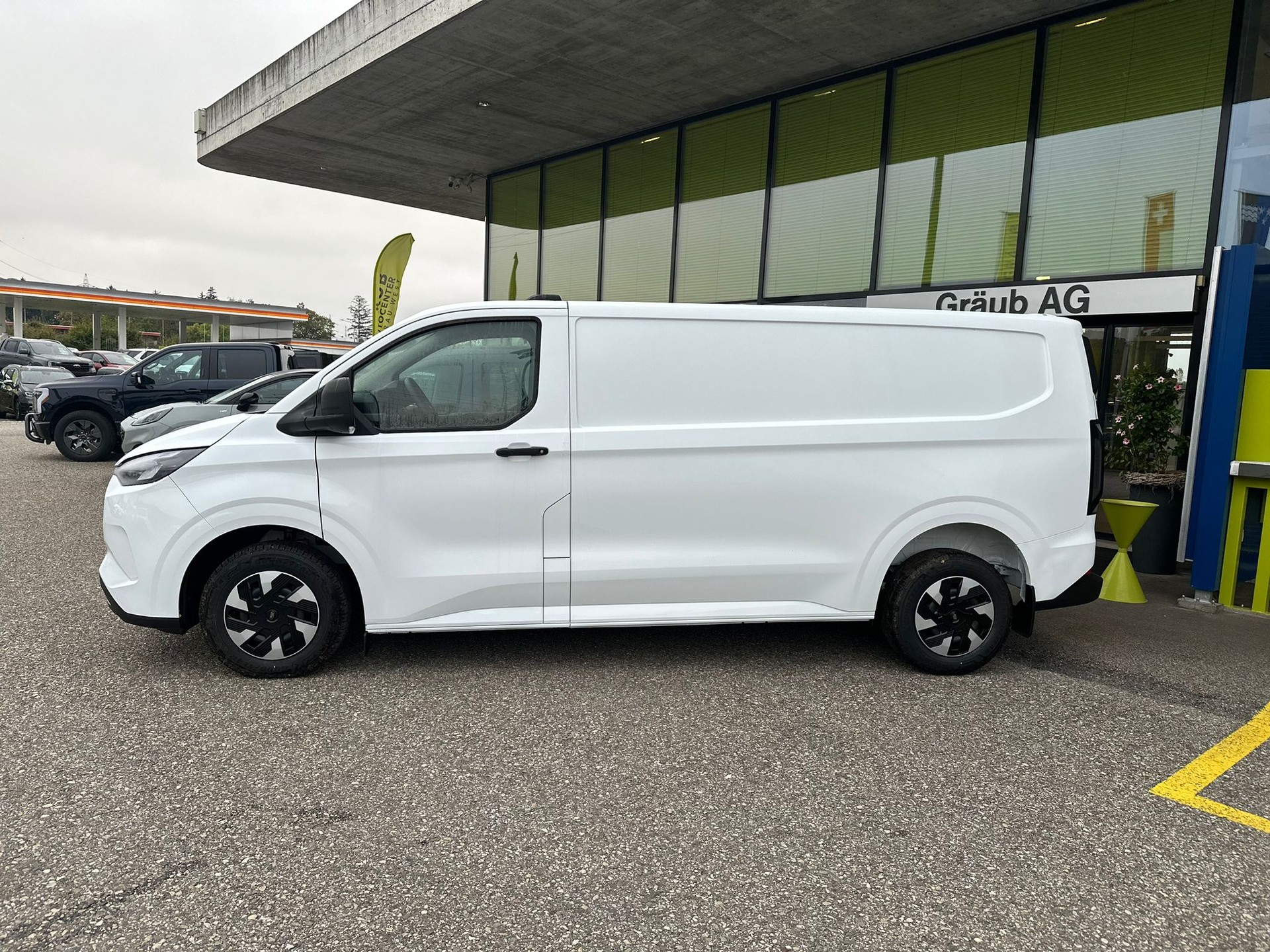 FORD Transit Custom Van PHEV 320 L2H1 Trend Automat-image-3