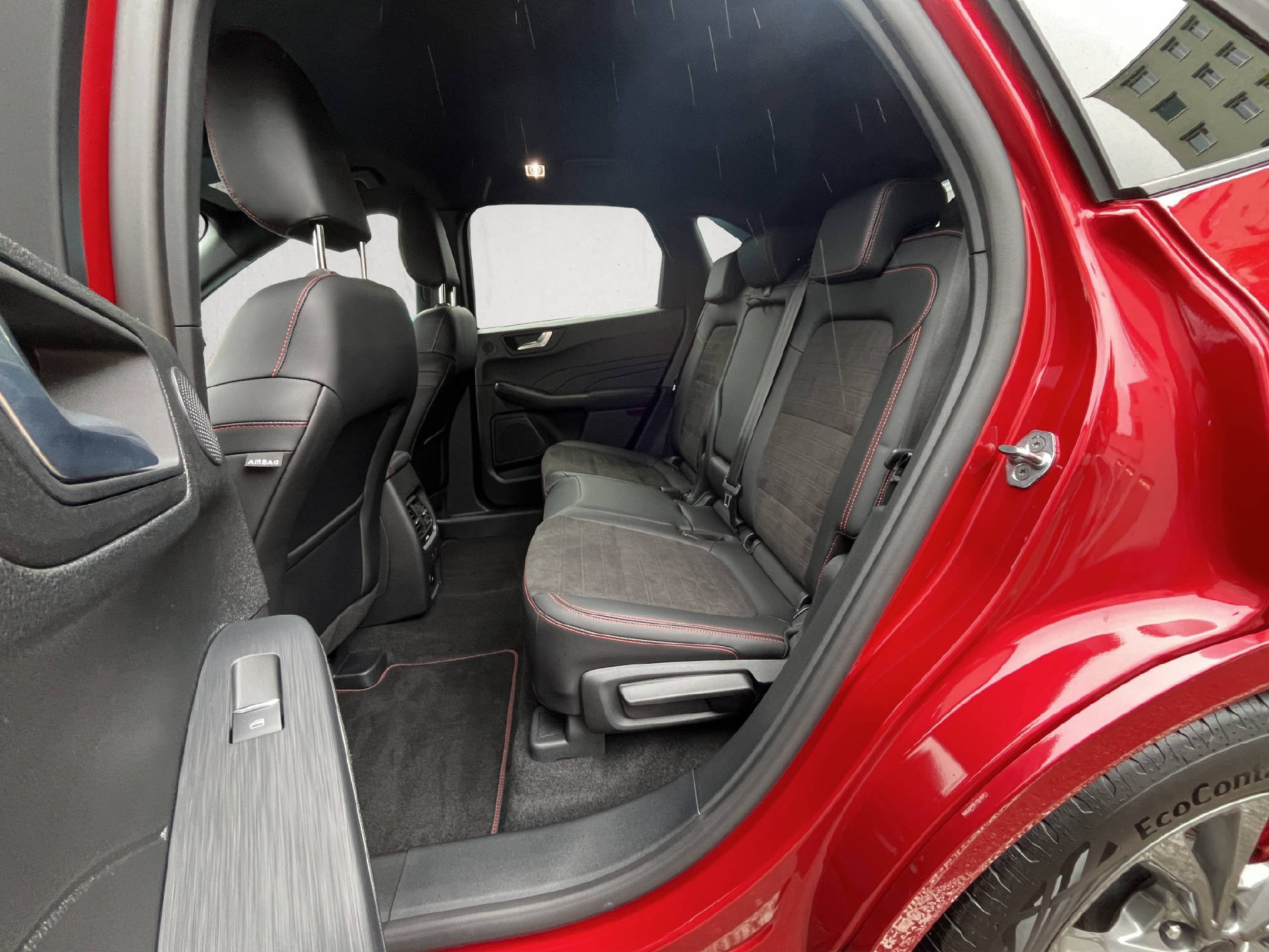 FORD Kuga 2.5 Plug-in Hybrid ST-Line-image-12