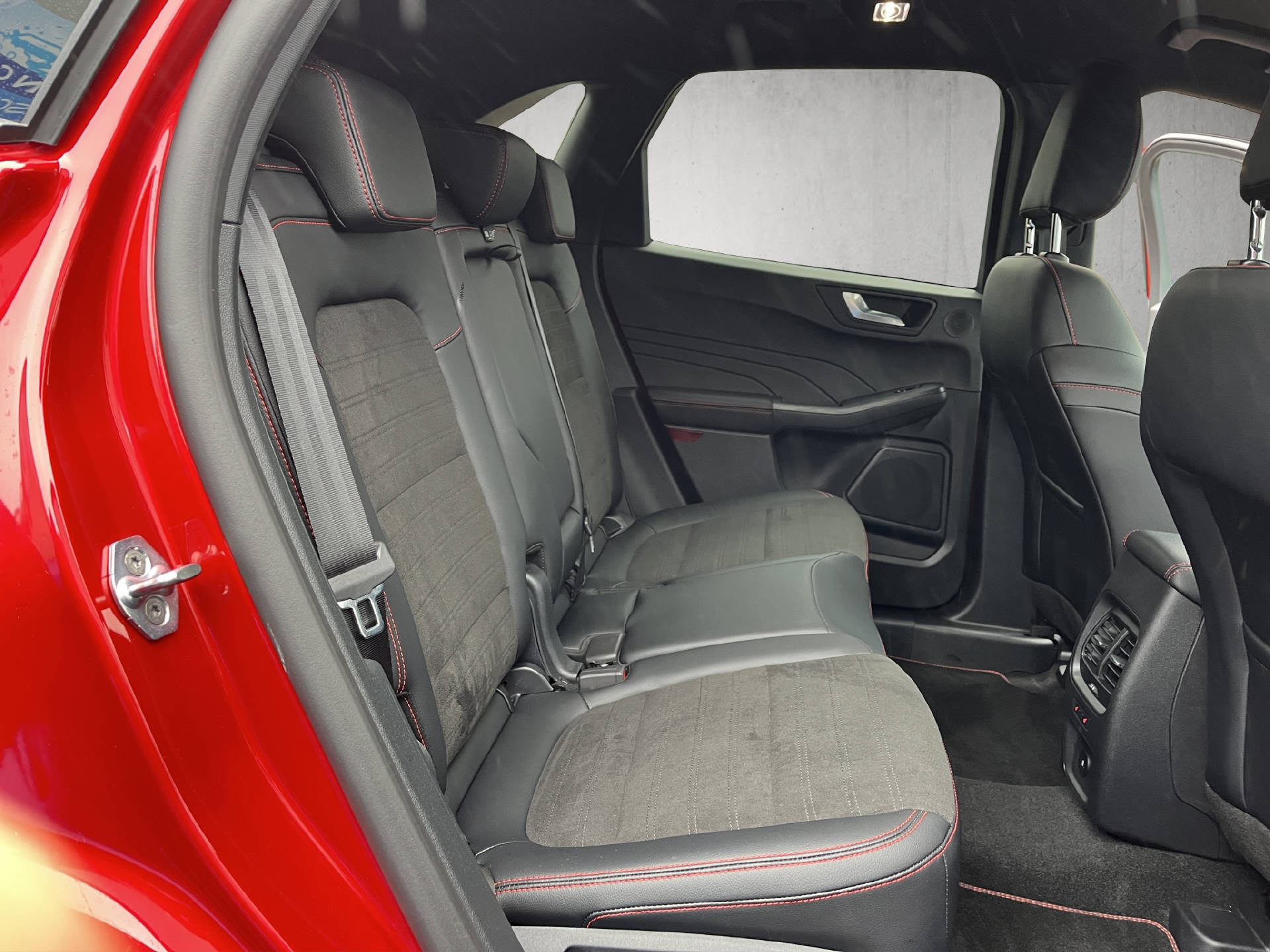 FORD Kuga 2.5 Plug-in Hybrid ST-Line-image-18