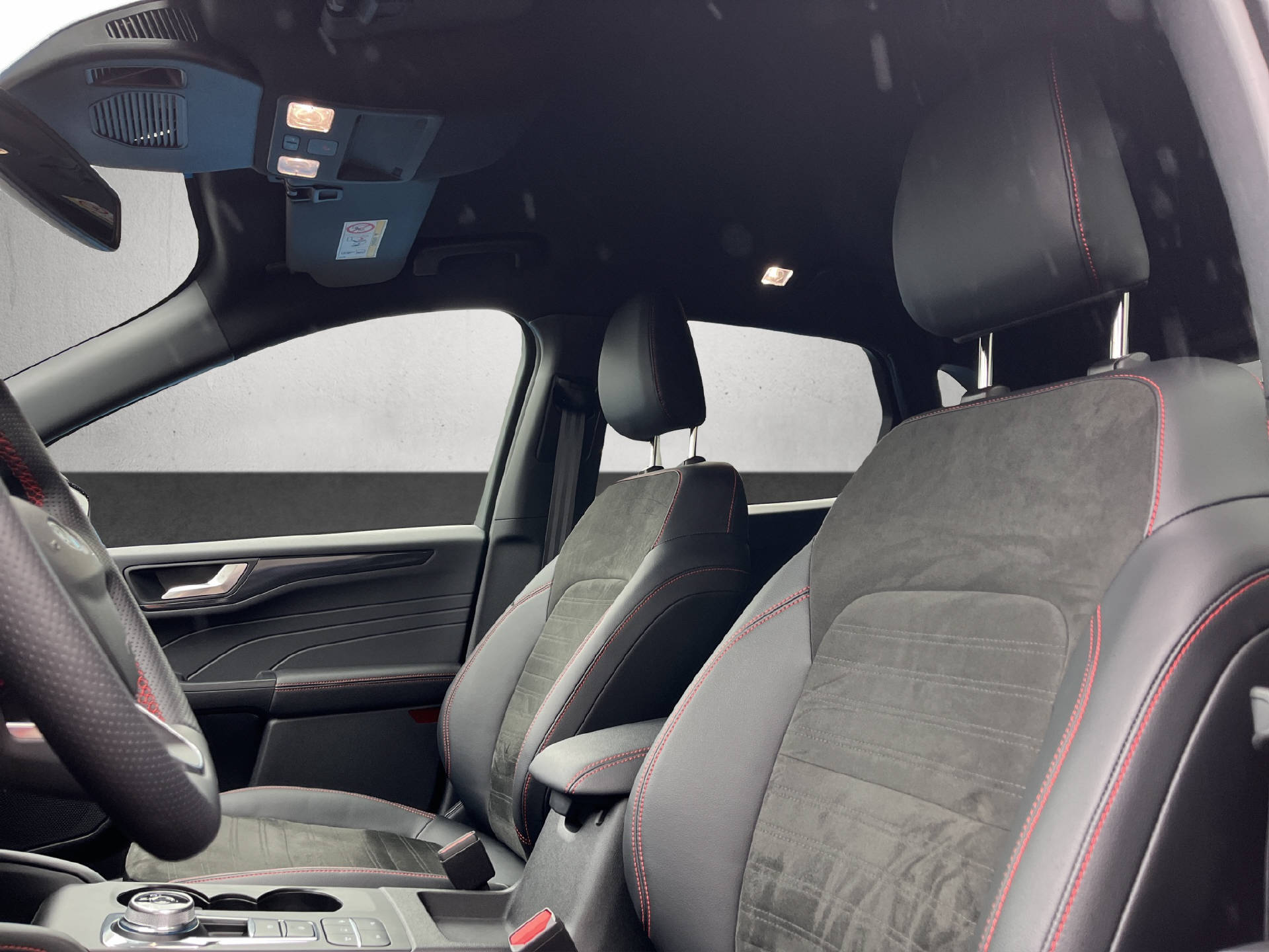 FORD Kuga 2.5 Plug-in Hybrid ST-Line-image-24