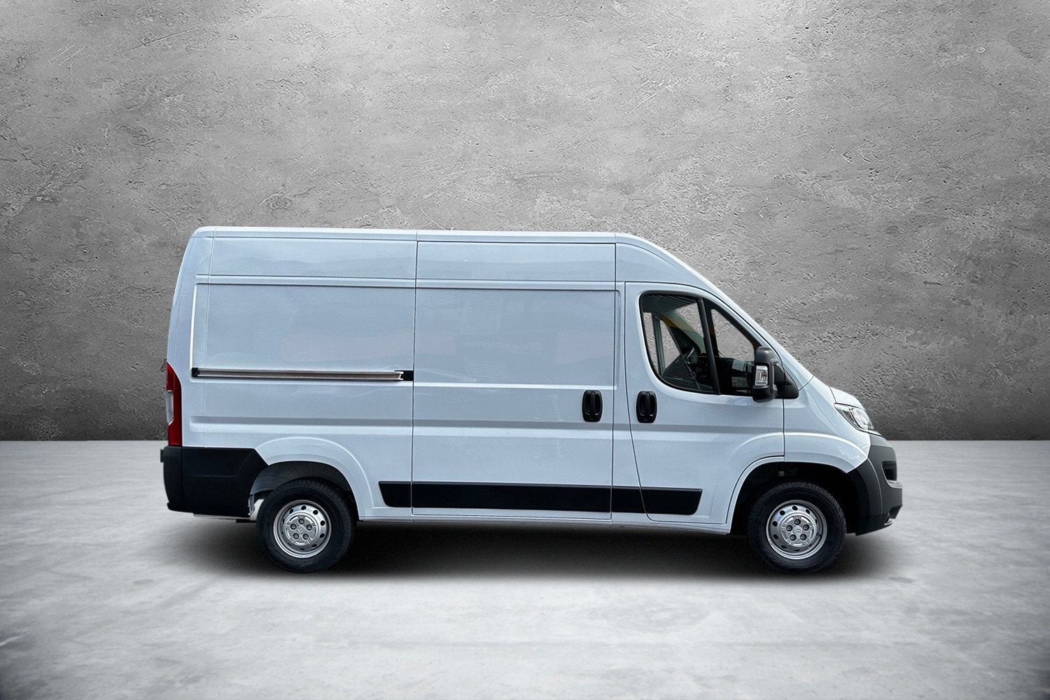 CITROEN Jumper 33 2.2 BlueHDi 140 L2H2-image-1