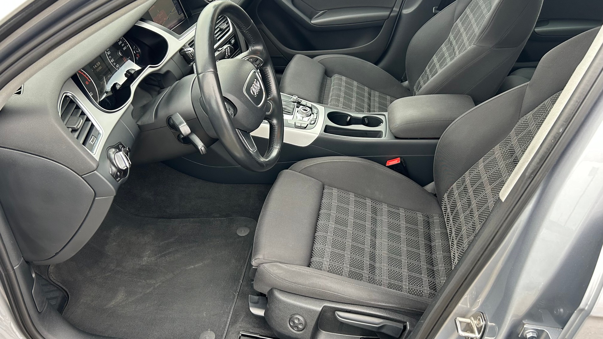 AUDI A4 Avant 2.0 TDI multitronic-image-16
