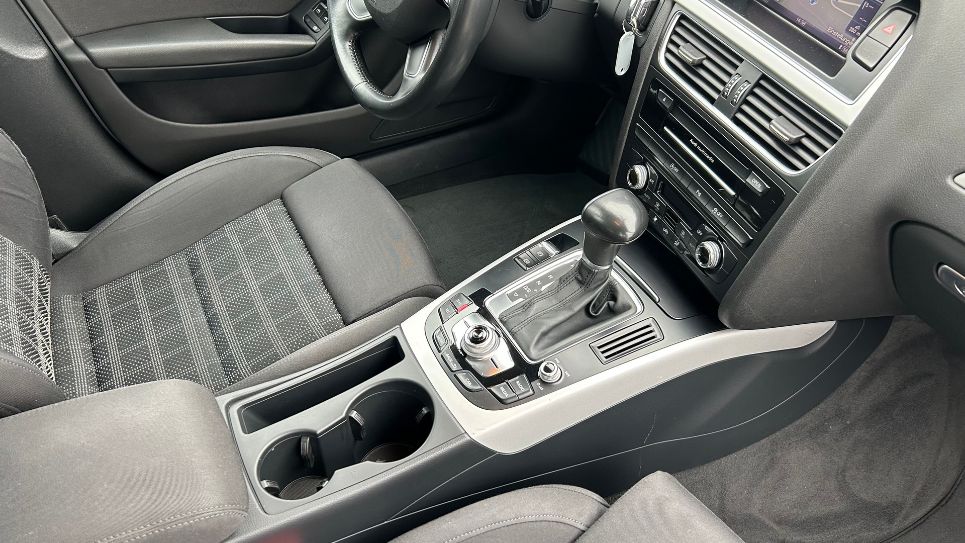 AUDI A4 Avant 2.0 TDI multitronic-image-22