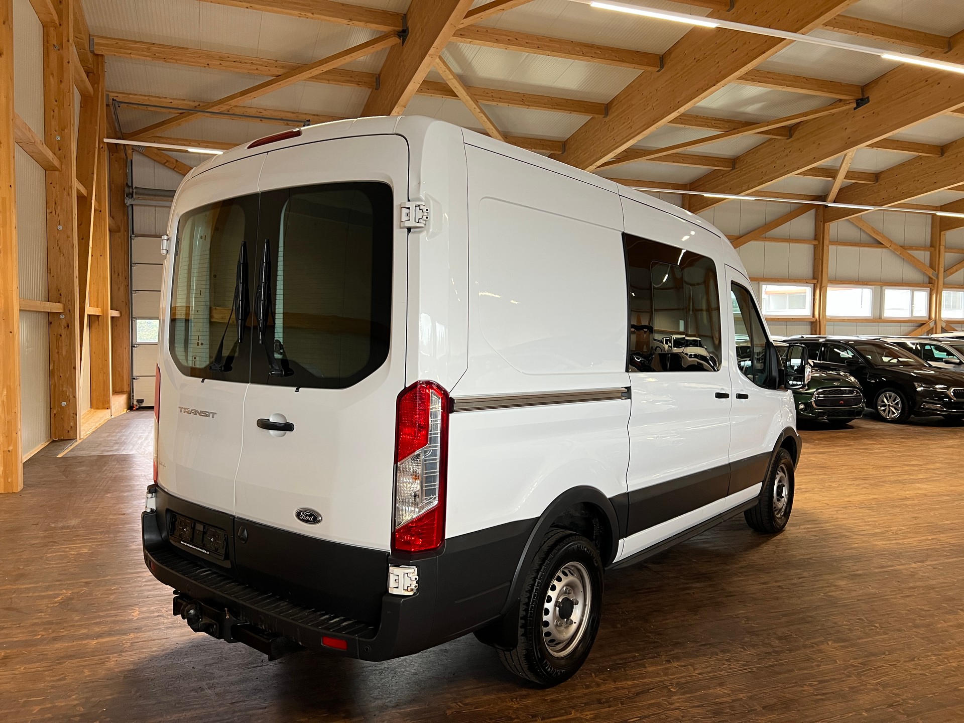 FORD Transit Van 350 L2 Ambiente 2.0 TDCi 130 4WD-image-4