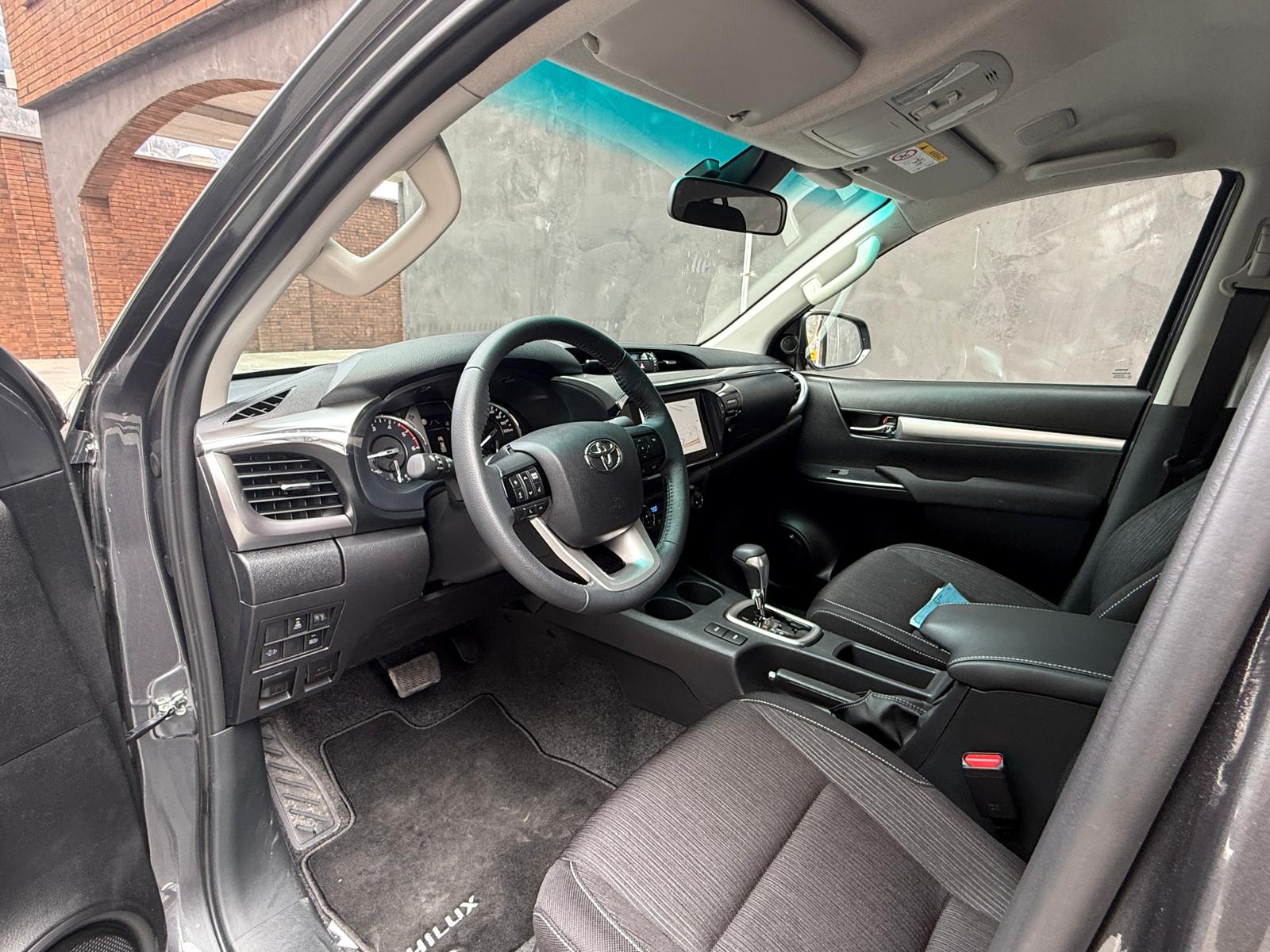 TOYOTA Hilux 2.4D-4D Style Double Cab 4x4 A-image-8