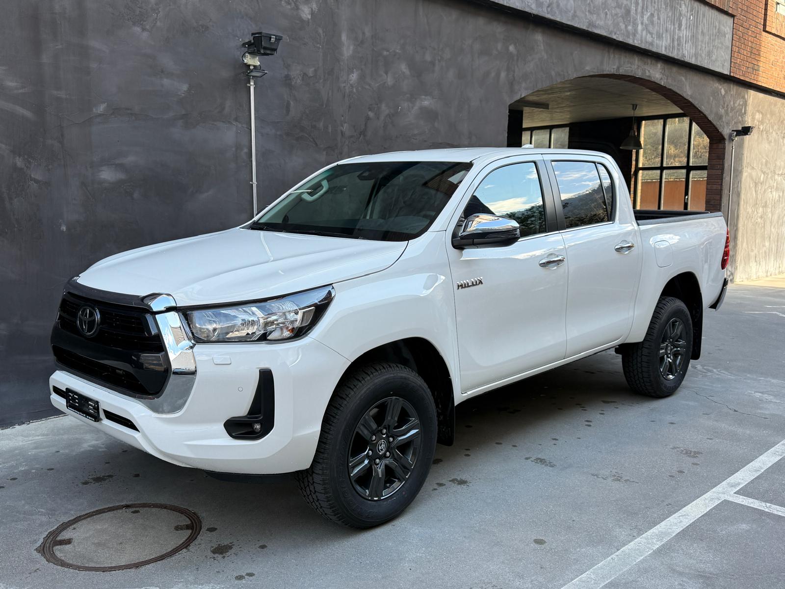 TOYOTA Hilux 2.4D-4D Style Double Cab 4x4 A