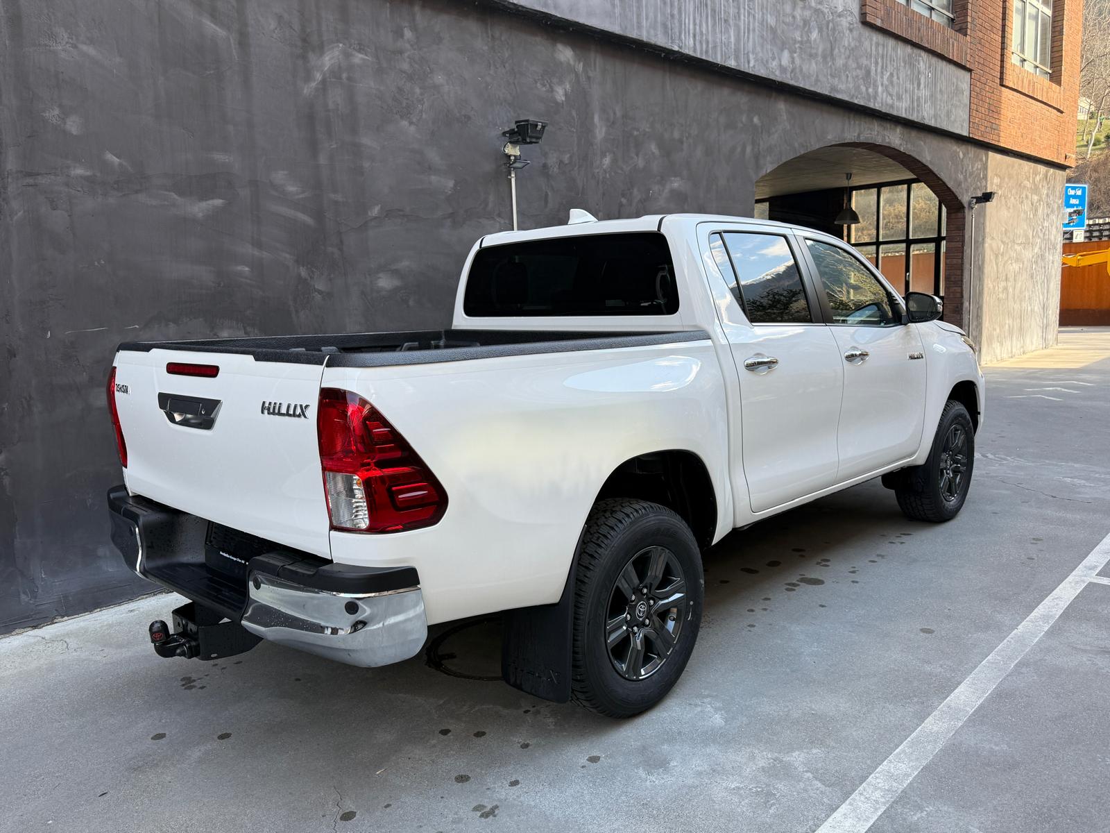 TOYOTA Hilux 2.4D-4D Style Double Cab 4x4 A-image-5