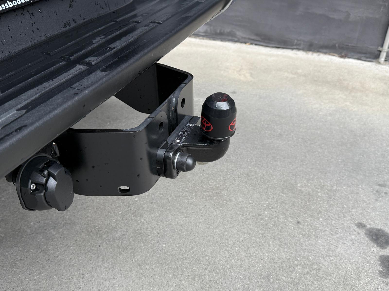 TOYOTA Hilux 2.4D-4D Style Double Cab 4x4 A-image-7