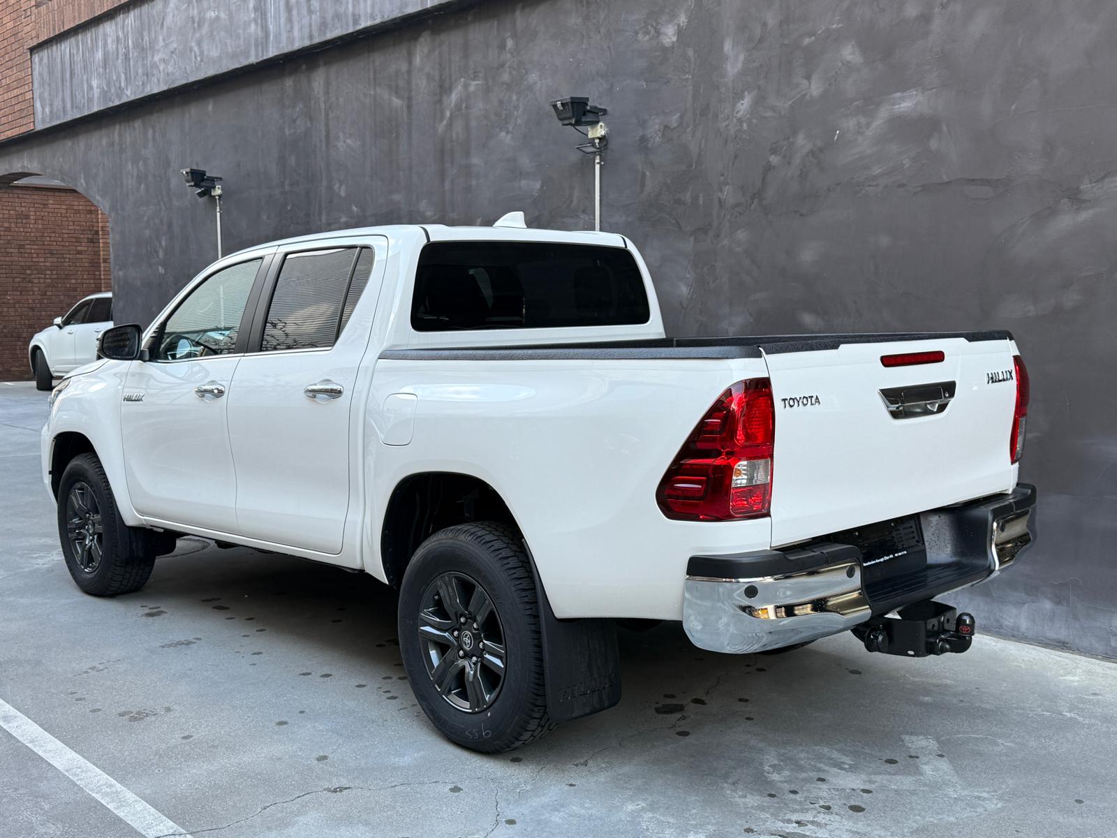 TOYOTA Hilux 2.4D-4D Style Double Cab 4x4 A-image-4