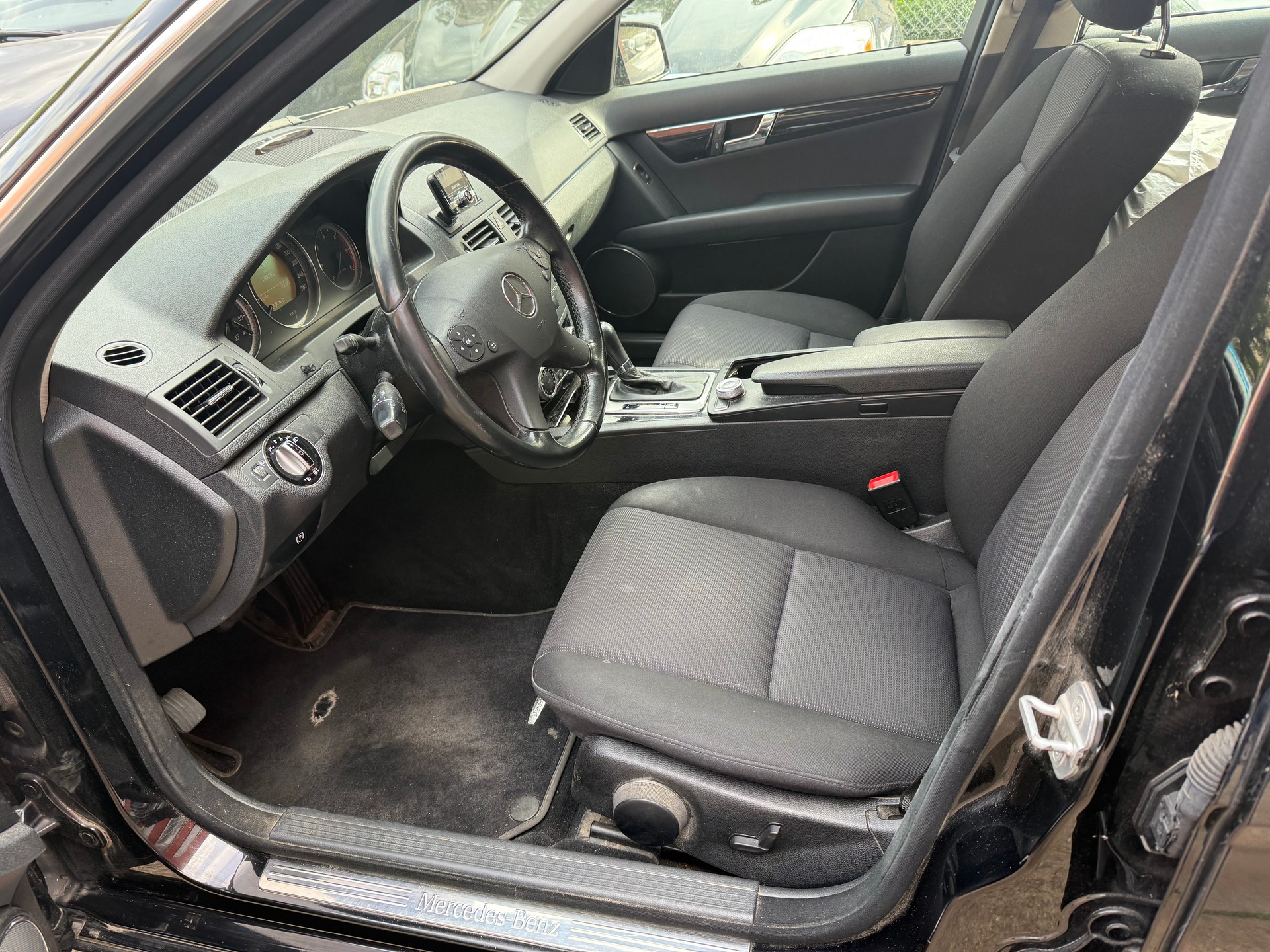 MERCEDES-BENZ C 200 CDI BlueEfficiency Automatic-image-4