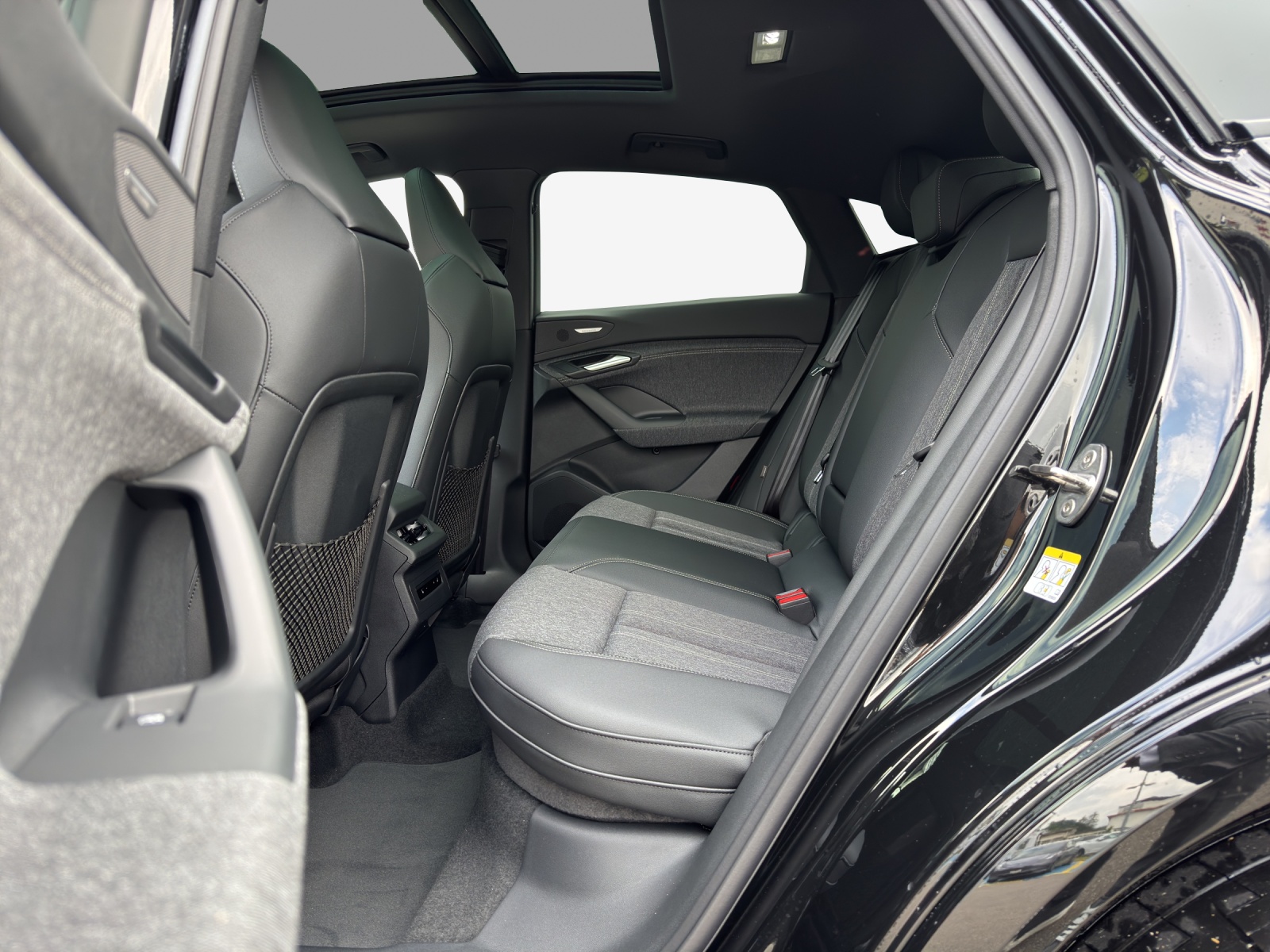 AUDI Q6 Sportback e-tron quattro-image-11
