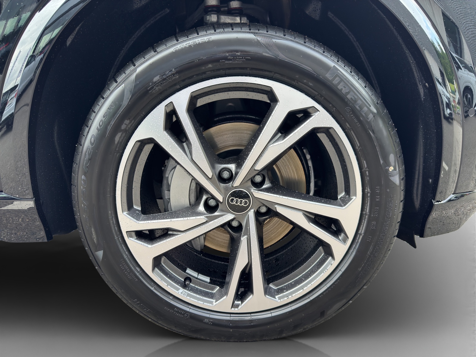 AUDI Q6 Sportback e-tron quattro-image-13