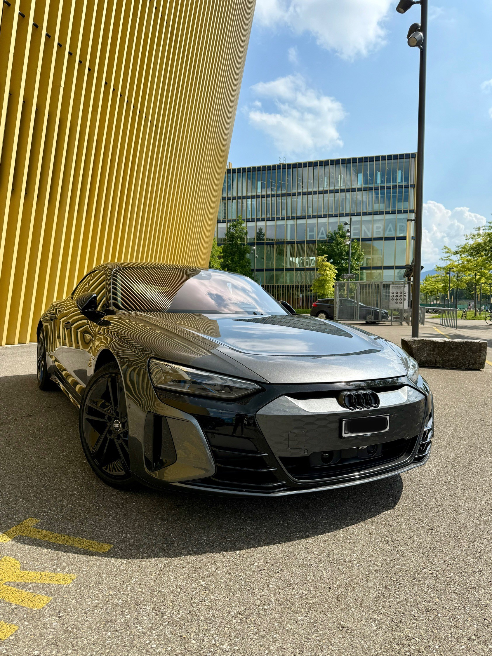 AUDI e-tron GT quattro-image-1