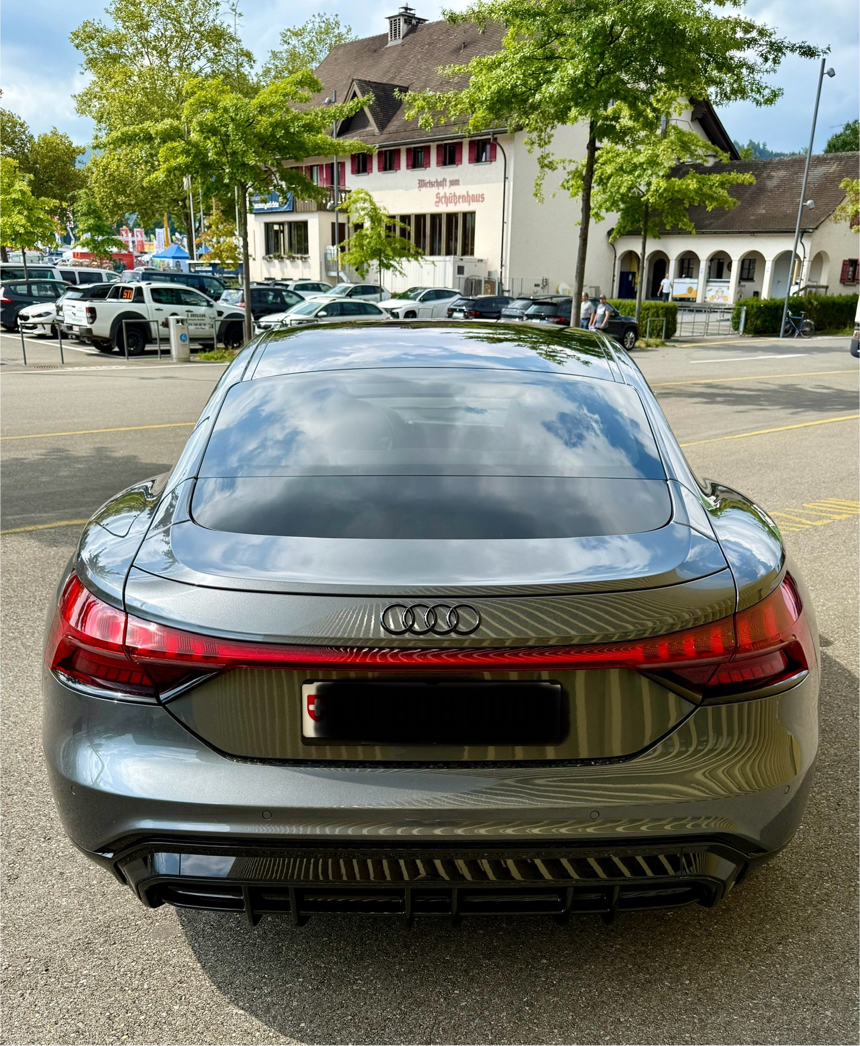 AUDI e-tron GT quattro-image-2