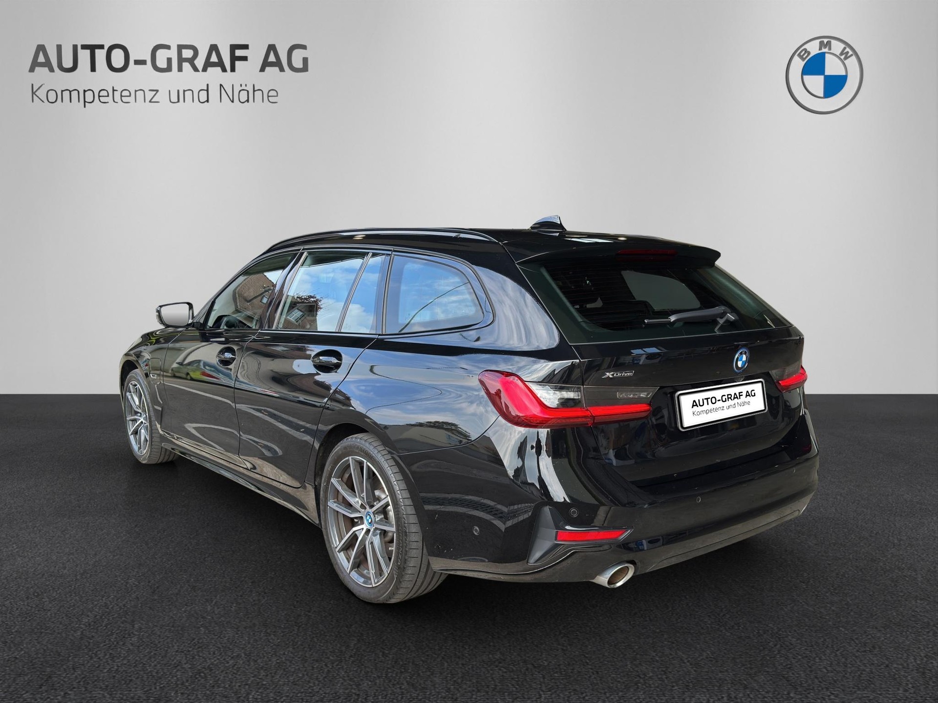 BMW 320e Touring Sport Line Steptronic-image-2