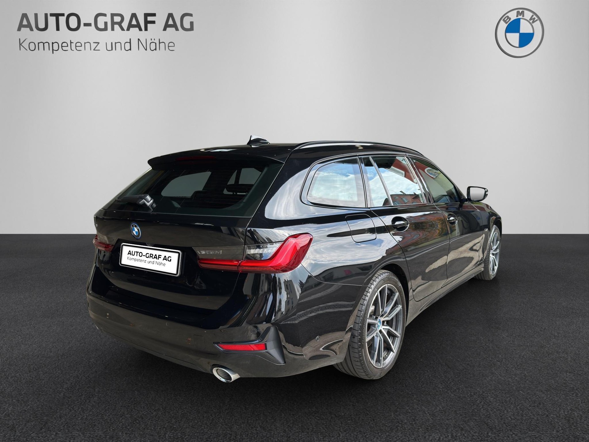 BMW 320e Touring Sport Line Steptronic-image-4