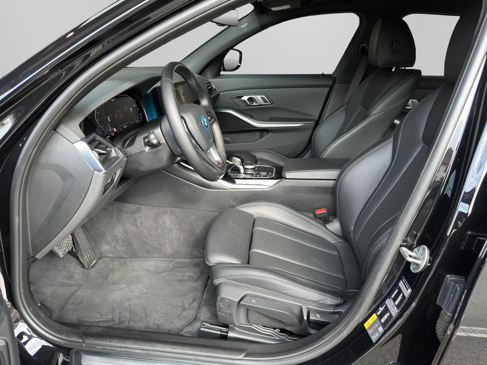 BMW 320e Touring Sport Line Steptronic-image-11