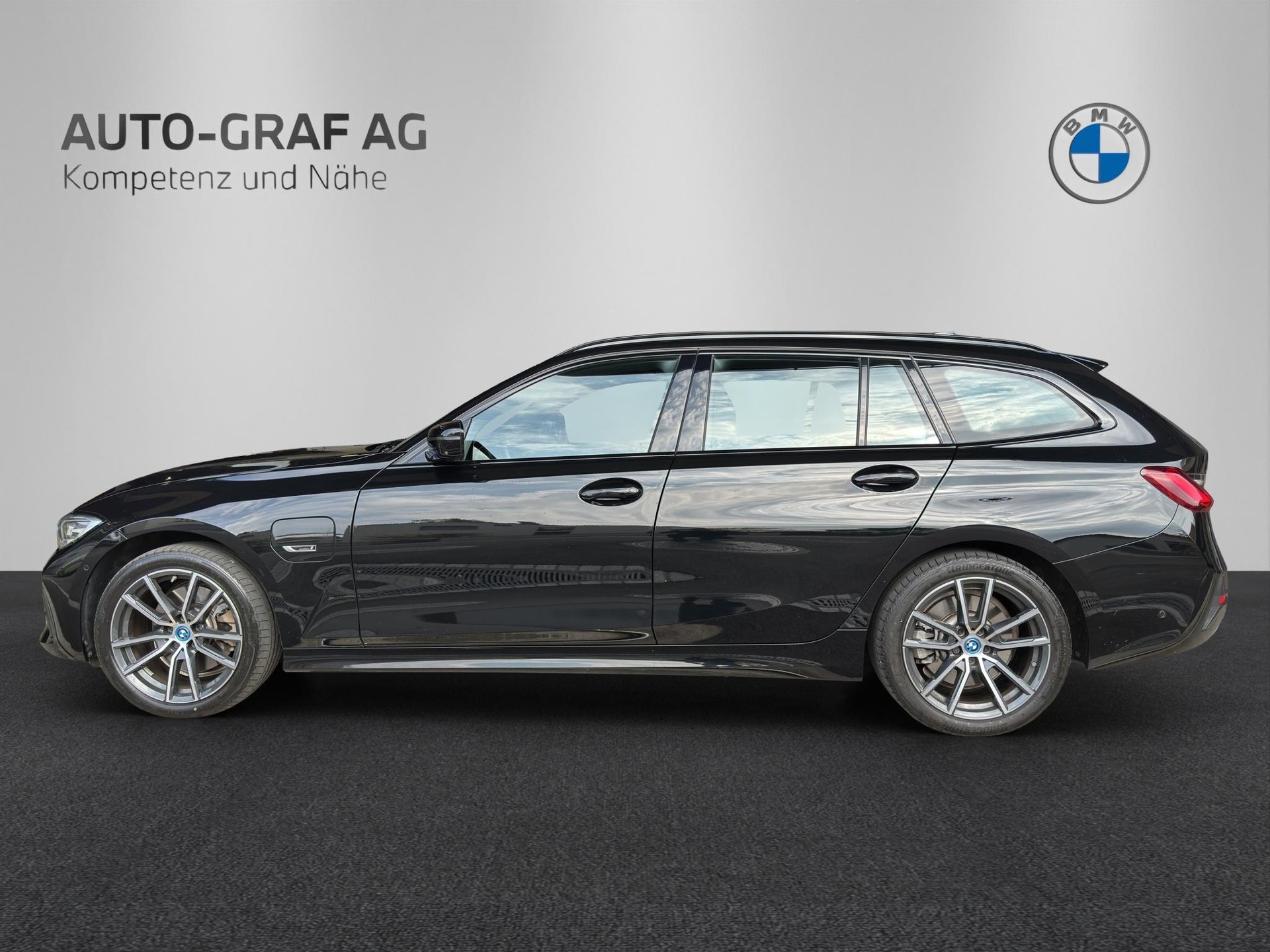 BMW 320e Touring Sport Line Steptronic-image-1